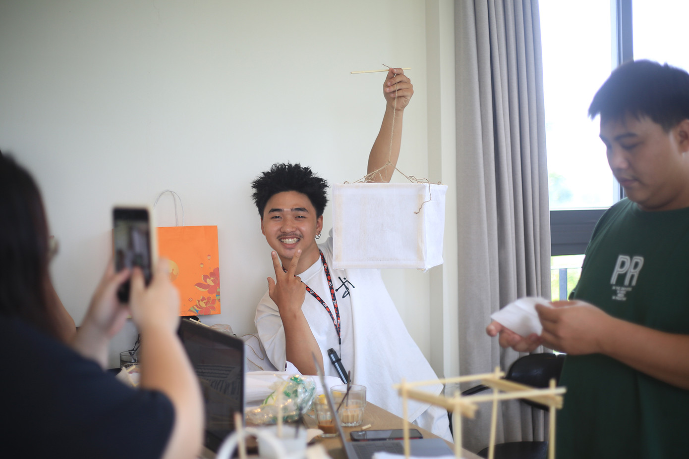 “Mang những nét đẹp cổ truyền đến với thế hệ hiện đại”, chương trình với thông điệp “Mùa thu hy vọng – Trân trọng yêu thương”. “Mang những nét đẹp cổ truyền đến với thế hệ hiện đại”, chương trình với thông điệp “Mùa thu hy vọng – Trân trọng yêu thương”.