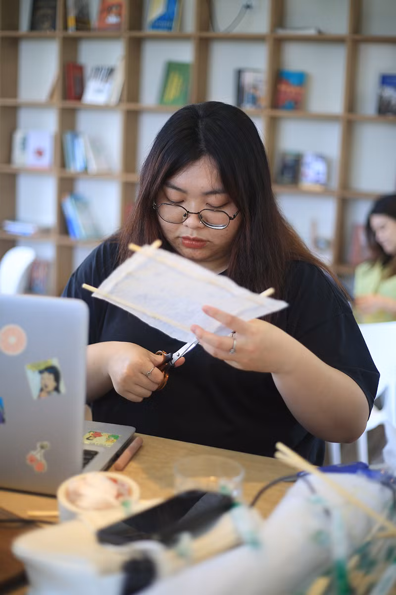 Bên cạnh đó, Nguyệt sắc 2023 mong muốn mang đến Trung thu cho trẻ em có hoàn cảnh khó khăn, trẻ em ở viện Nhi, thông qua hoạt động trao tặng những sản phẩm yêu thương.