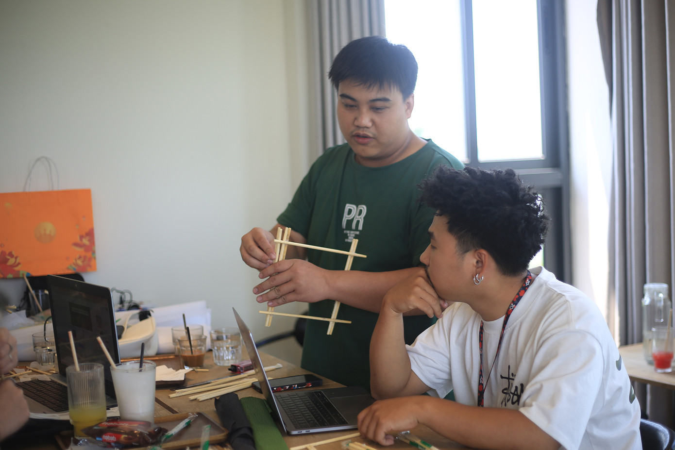 Chương trình có sự đan xen giữa những cái “cũ - mới”, “xưa – nay” của Tết Trung thu, tạo nên một hoạt động tích cực, ý nghĩa cho cộng đồng, mong muốn gìn giữ được nét đẹp văn hoá cổ xưa. Chương trình có sự đan xen giữa những cái “cũ - mới”, “xưa – nay” của Tết Trung thu, tạo nên một hoạt động tích cực, ý nghĩa cho cộng đồng, mong muốn gìn giữ được nét đẹp văn hoá cổ xưa.