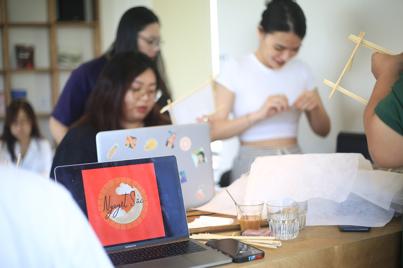 Workshop “Nguyệt sắc 2023” với chủ đề “Treo đèn đón trăng lên” được lên ý tưởng, tổ chức bởi nhóm sinh viên lớp Quản lý hoạt động tư tưởng - văn hoá K40 của Học viện Báo chí và Tuyên truyền . Workshop “Nguyệt sắc 2023” với chủ đề “Treo đèn đón trăng lên” được lên ý tưởng, tổ chức bởi nhóm sinh viên lớp Quản lý hoạt động tư tưởng - văn hoá K40 của Học viện Báo chí và Tuyên truyền .