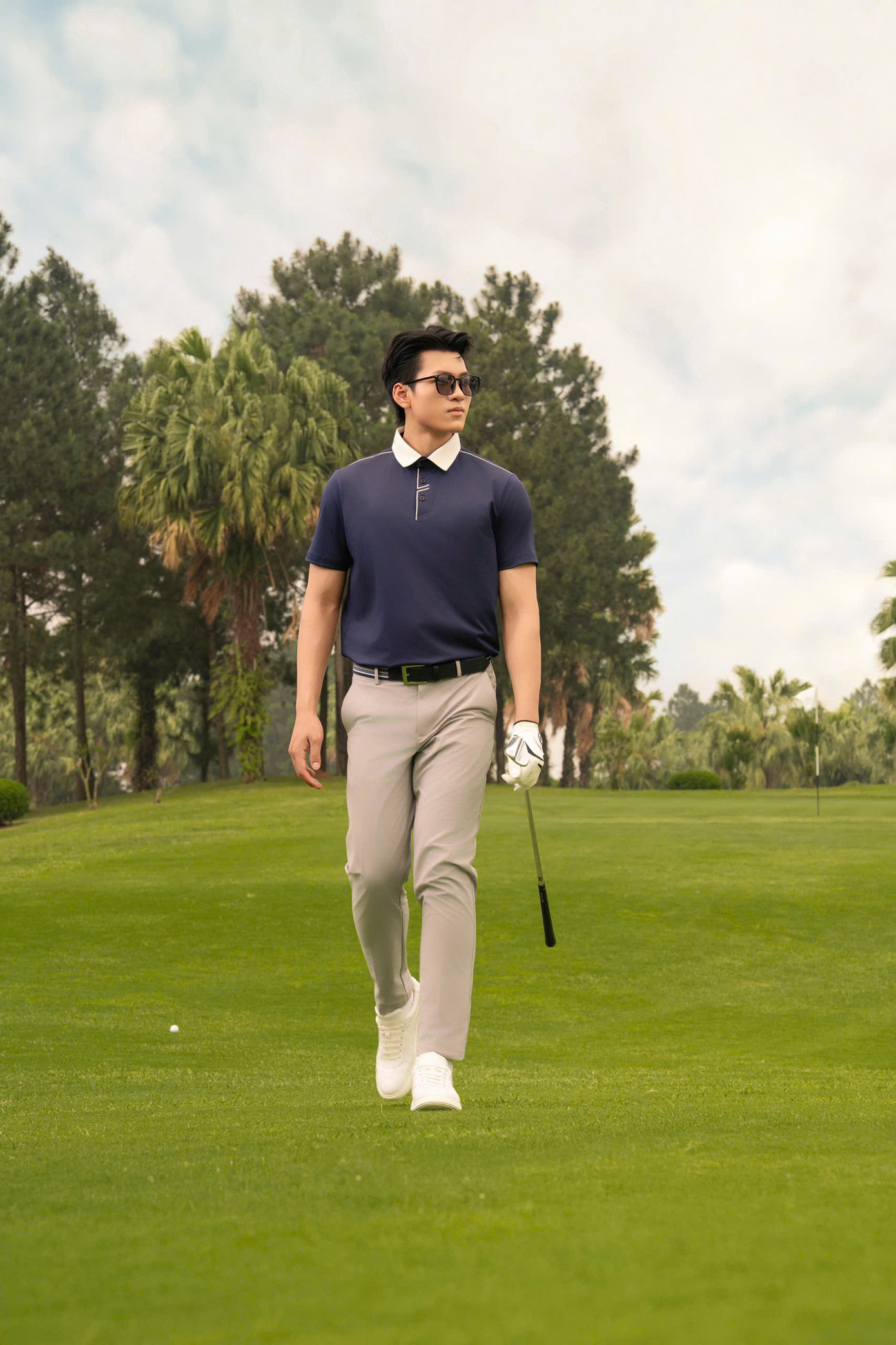 Nhờ nền tảng kiến thức vững chắc về marketing và sự nhạy bén với xu hướng thị trường, Đạt đã xây dựng hình ảnh cá nhân ấn tượng và thu hút sự chú ý từ các nhãn hàng thời trang.