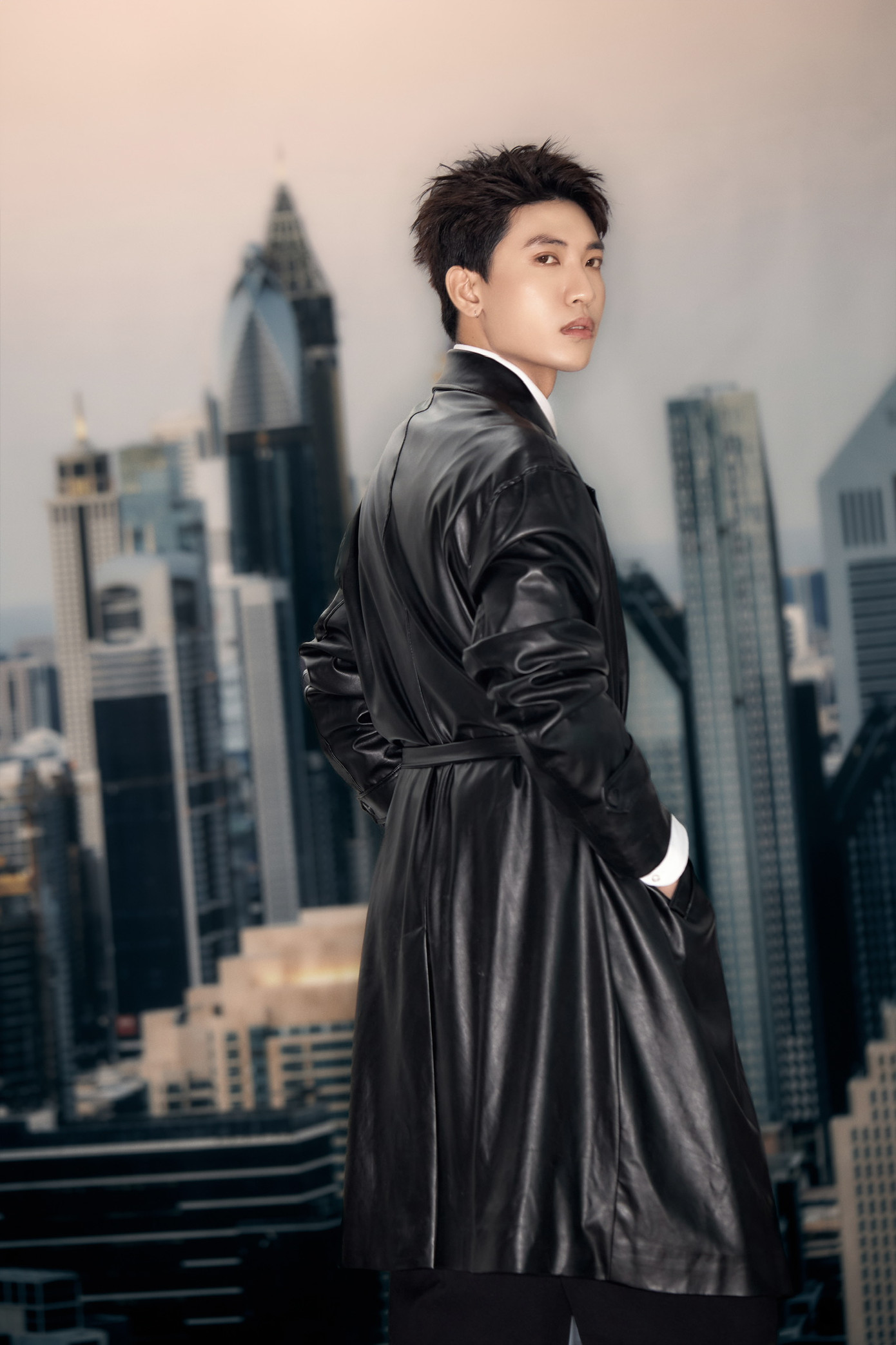 Duy Dương hiện đang là freelancer stylist và là founder của một local brand chuyên mảng thời trang nam.