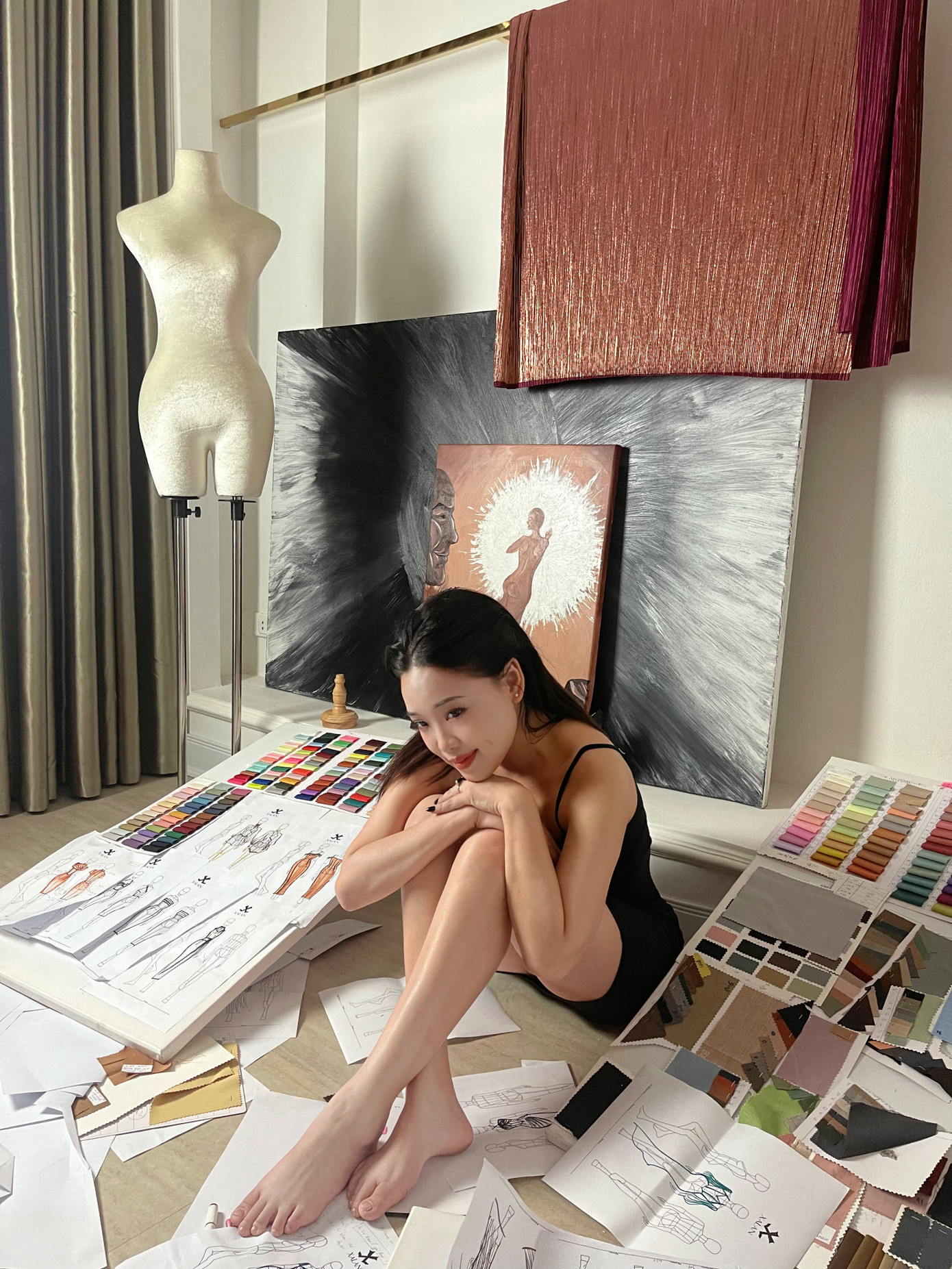 Xa Lan khao khát được cống hiến hết mình cho nghệ thuật và thời trang, vươn tới những giá trị ẩn sâu trong mỗi tác phẩm. Xa Lan khao khát được cống hiến hết mình cho nghệ thuật và thời trang, vươn tới những giá trị ẩn sâu trong mỗi tác phẩm.