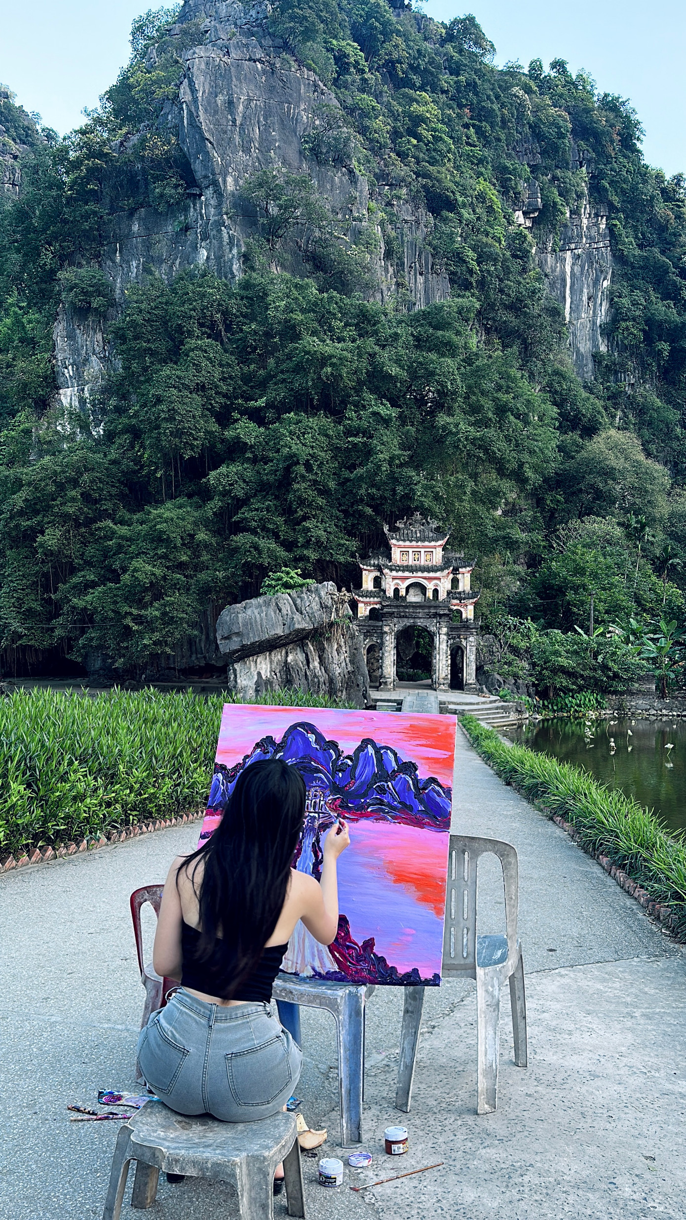 Xa Lan trong buổi vẽ ngẫu hứng về vẻ đẹp Việt Nam trên khắp mọi vùng đất. Xa Lan trong buổi vẽ ngẫu hứng về vẻ đẹp Việt Nam trên khắp mọi vùng đất.