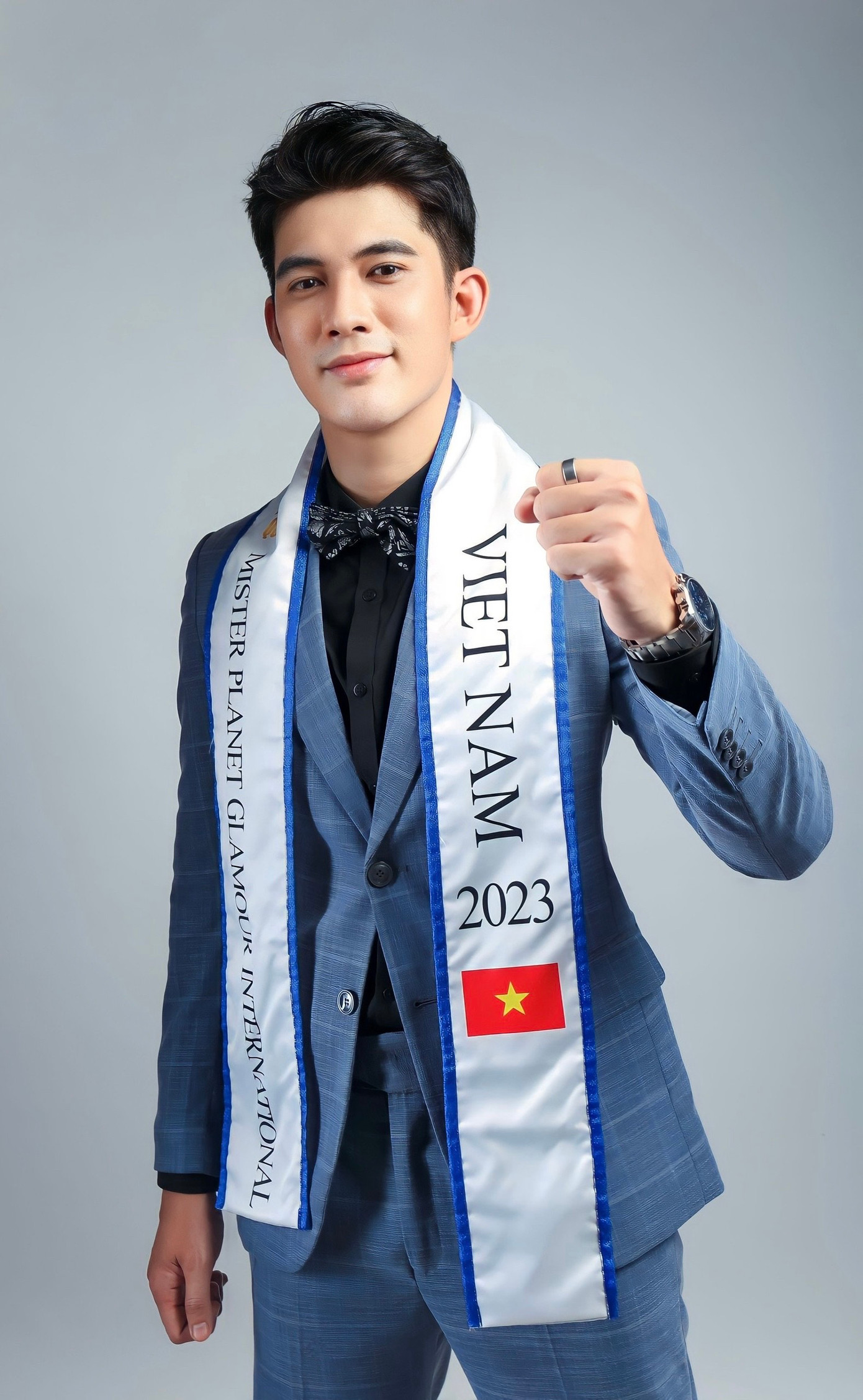 Với chiều cao 1m83 cùng phong thái nổi bật, Na Win gây ấn tượng khi trở thành Nam vương Quốc tế 2023.