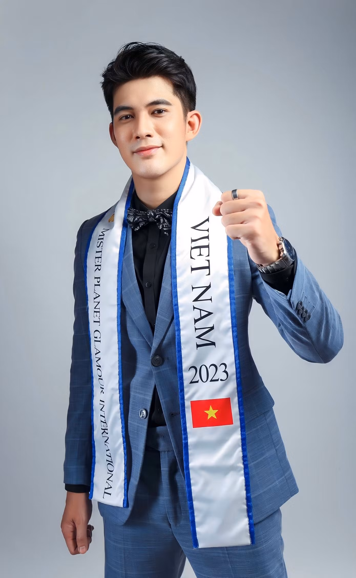 Với chiều cao 1m83 cùng phong thái nổi bật, Na Win gây ấn tượng khi trở thành Nam vương Quốc tế 2023. Với chiều cao 1m83 cùng phong thái nổi bật, Na Win gây ấn tượng khi trở thành Nam vương Quốc tế 2023.