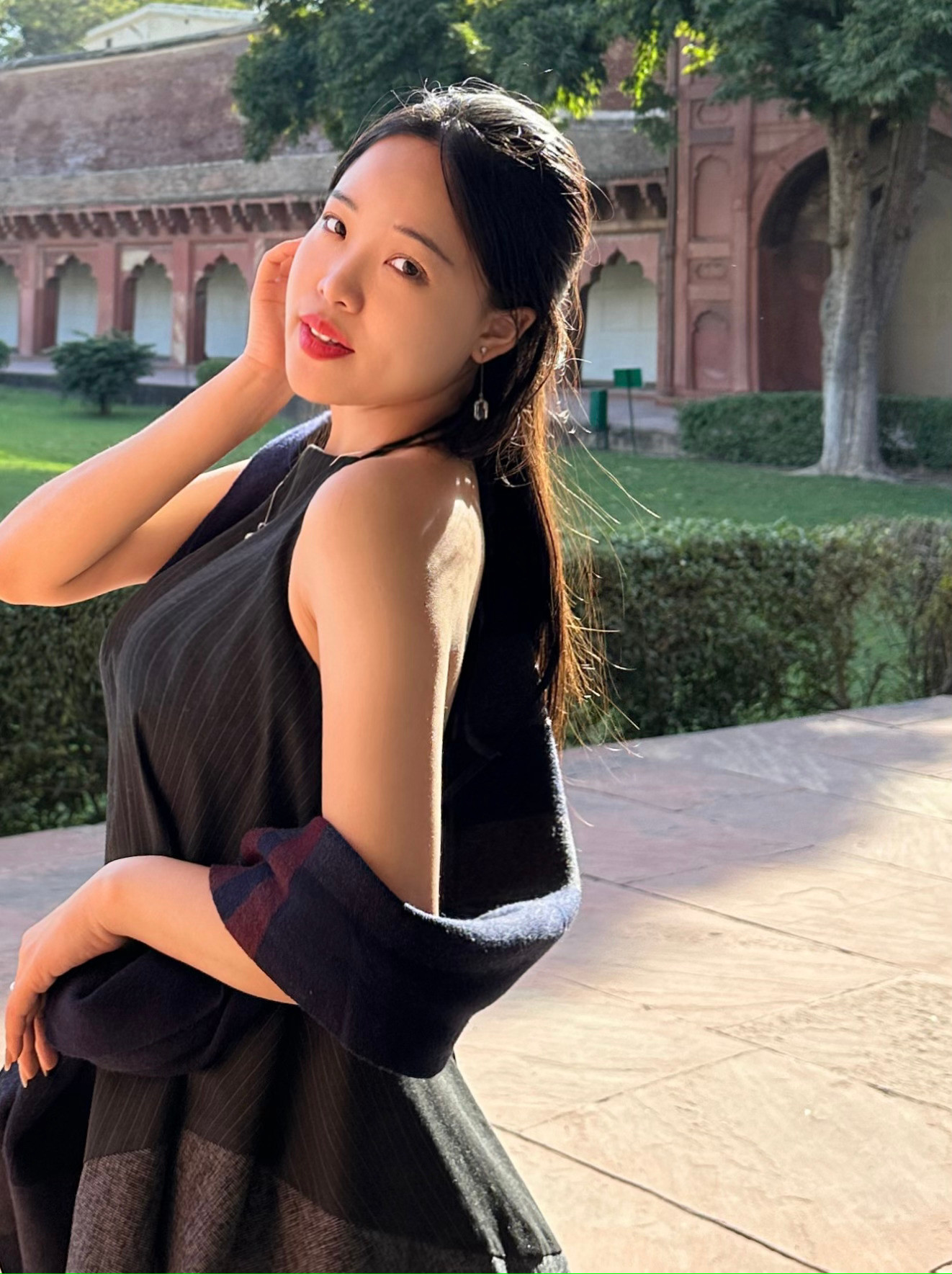 Xa Lan - Nhà thiết kế trẻ với kết tinh của hội họa, thời trang và giấc mơ về chiếc yếm đào Việt Nam. Xa Lan - Nhà thiết kế trẻ với kết tinh của hội họa, thời trang và giấc mơ về chiếc yếm đào Việt Nam.