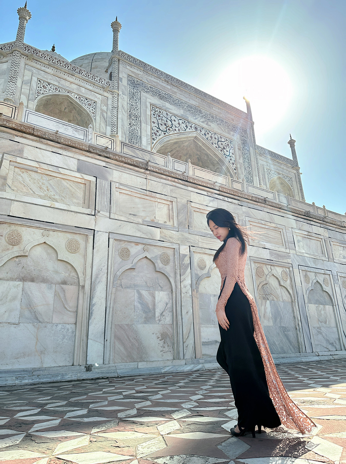 Xa Lan tin tưởng vào vẻ đẹp đầy nội lực, thâm trầm, đài các và tinh hoa của người phụ nữ Việt Nam. Xa Lan tin tưởng vào vẻ đẹp đầy nội lực, thâm trầm, đài các và tinh hoa của người phụ nữ Việt Nam.