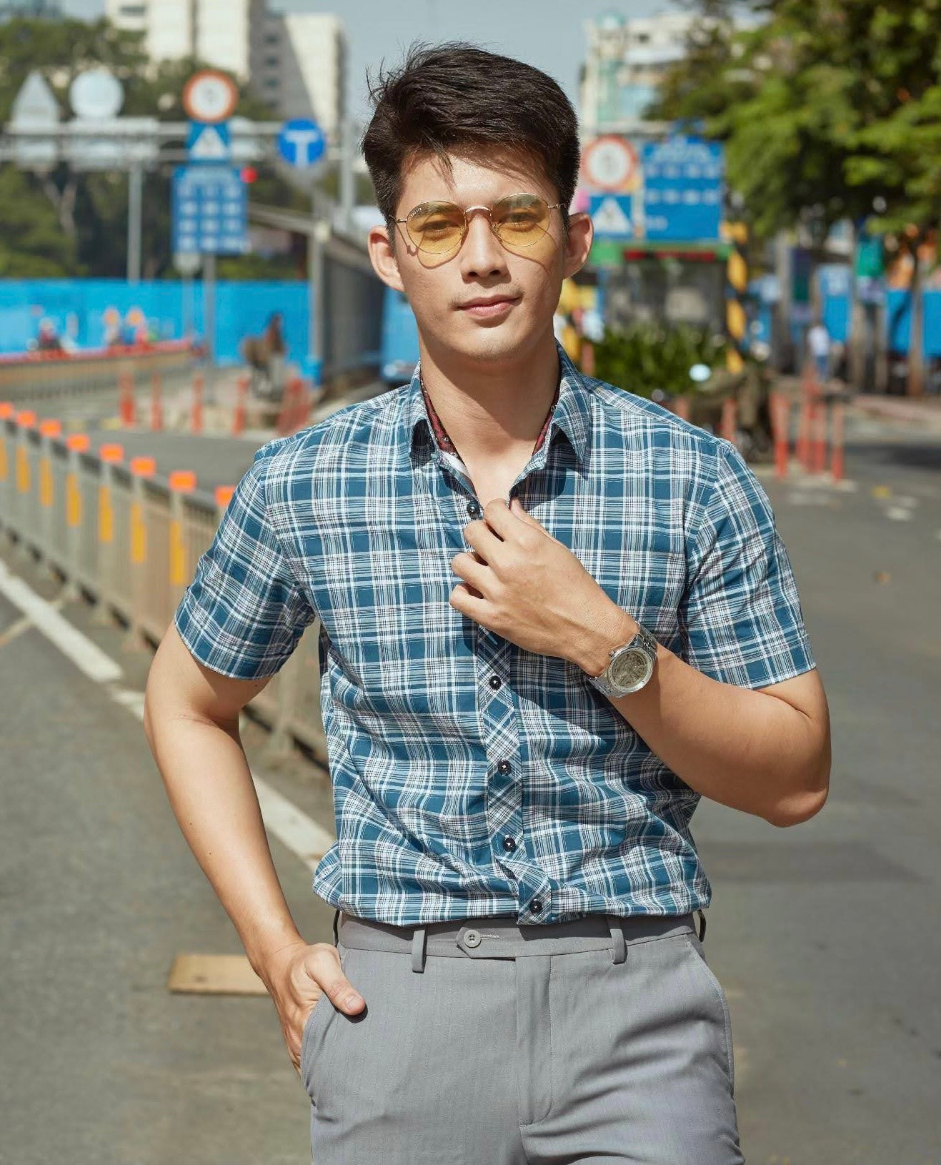 Trước khi đến với người mẫu, Na Win từng làm công việc ổn định tại một công ty ở Quận 1, Thành phố Hồ Chí Minh.