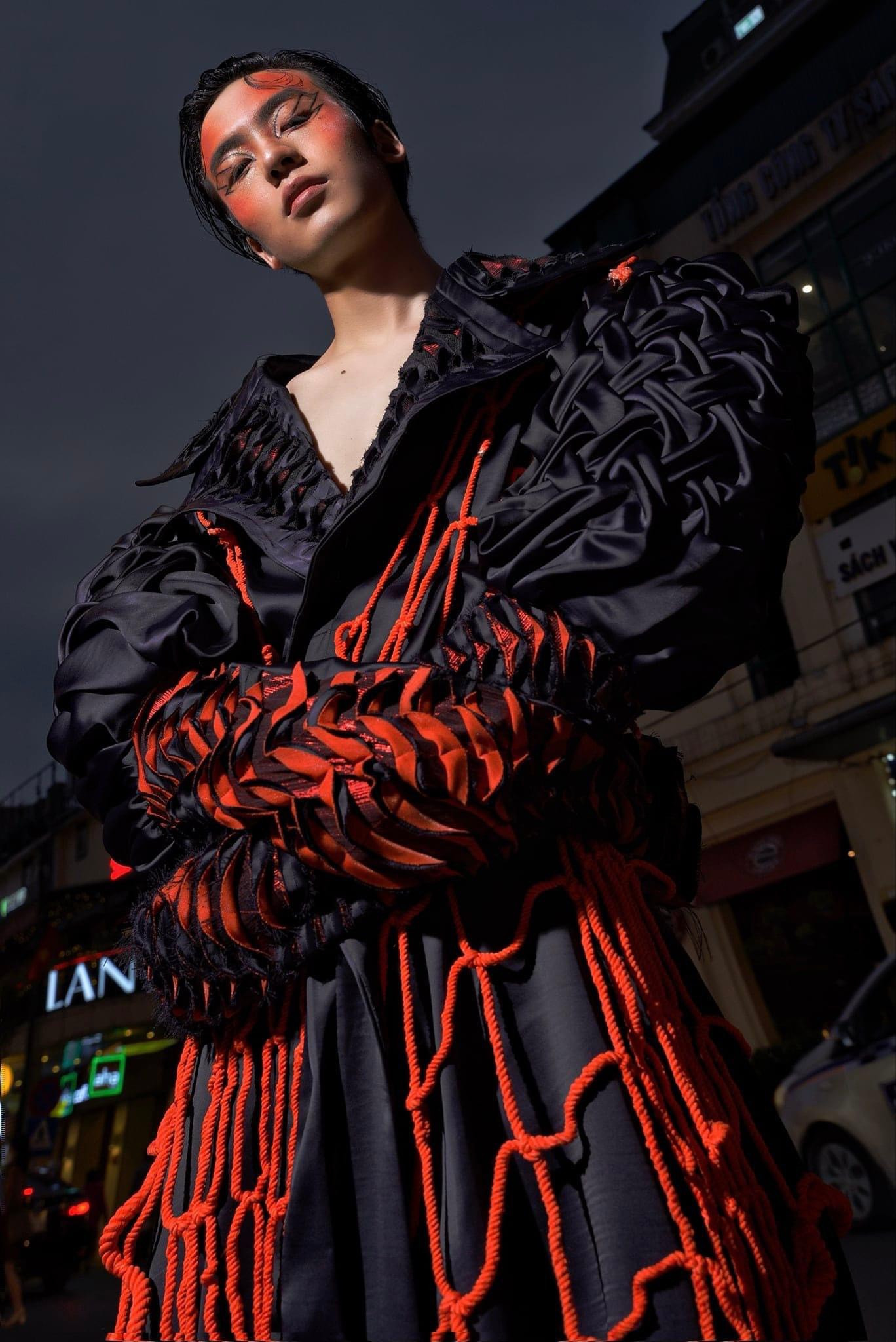 Ngoài thời gian học ở trường, Tuấn Đạt còn được biết đến với vai trò là người mẫu ảnh tự do.