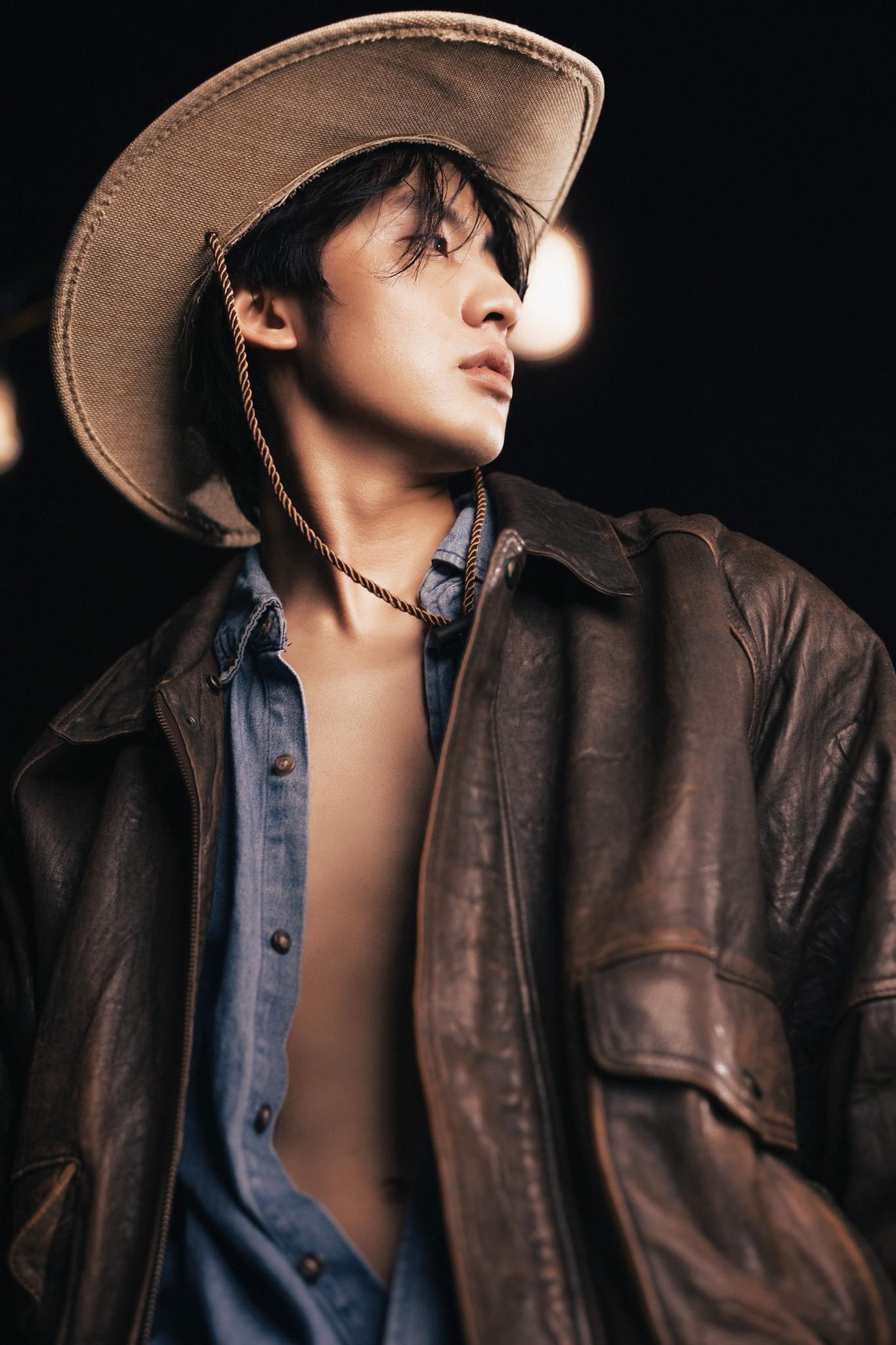 Sau khi được sự ủng hộ hoàn toàn của gia đình, bên cạnh là người mẫu ảnh, Tuấn Đạt còn thử sức thêm với lĩnh vực diễn xuất và có cơ hội trở thành diễn viên.