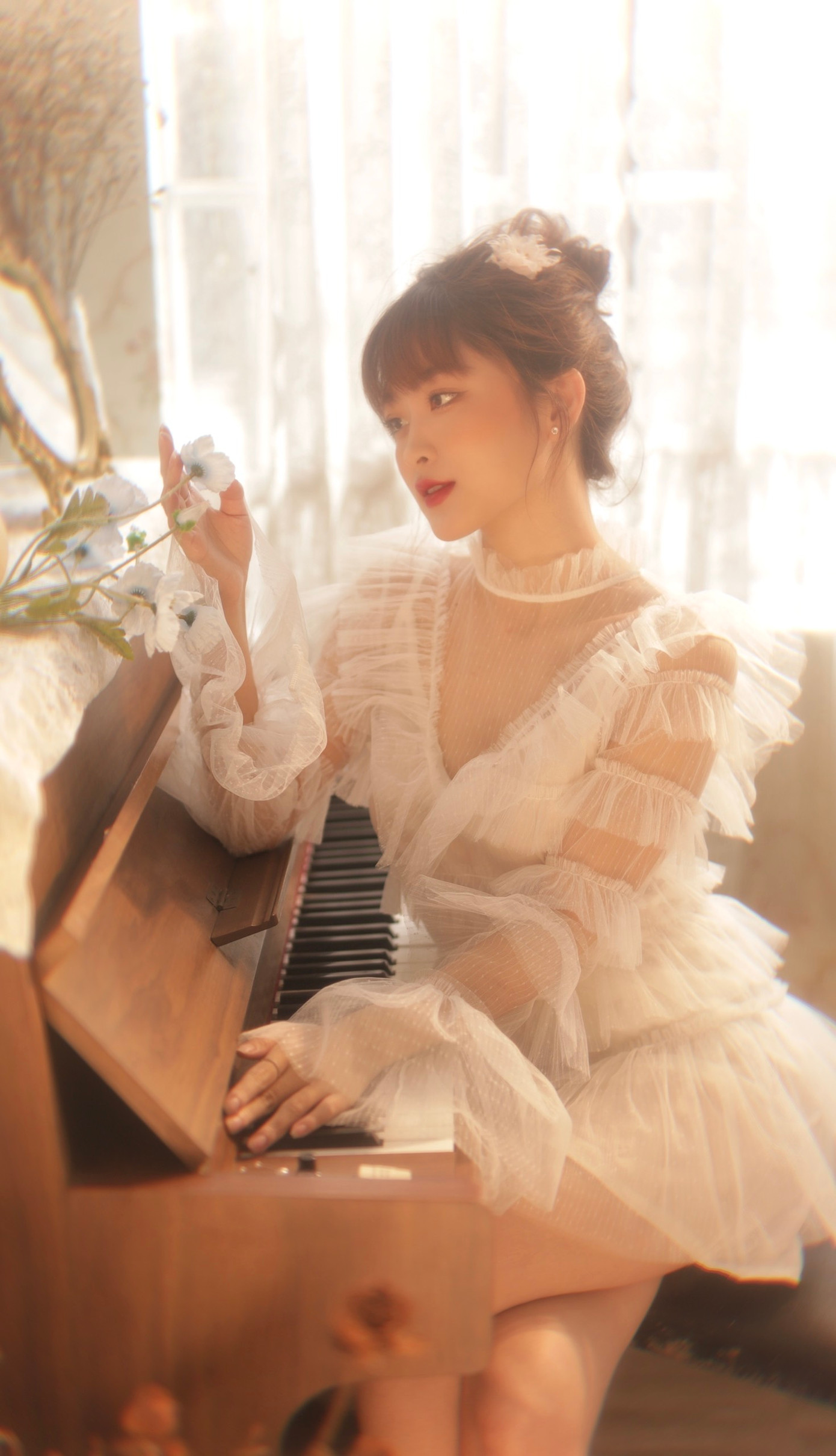 Từng nằm trong Top 10 Nữ sinh thanh lịch Học viện Tài chính, Thu Thủy luôn để lại ấn tượng với tài năng và nhan sắc ngọt ngào của bản thân.