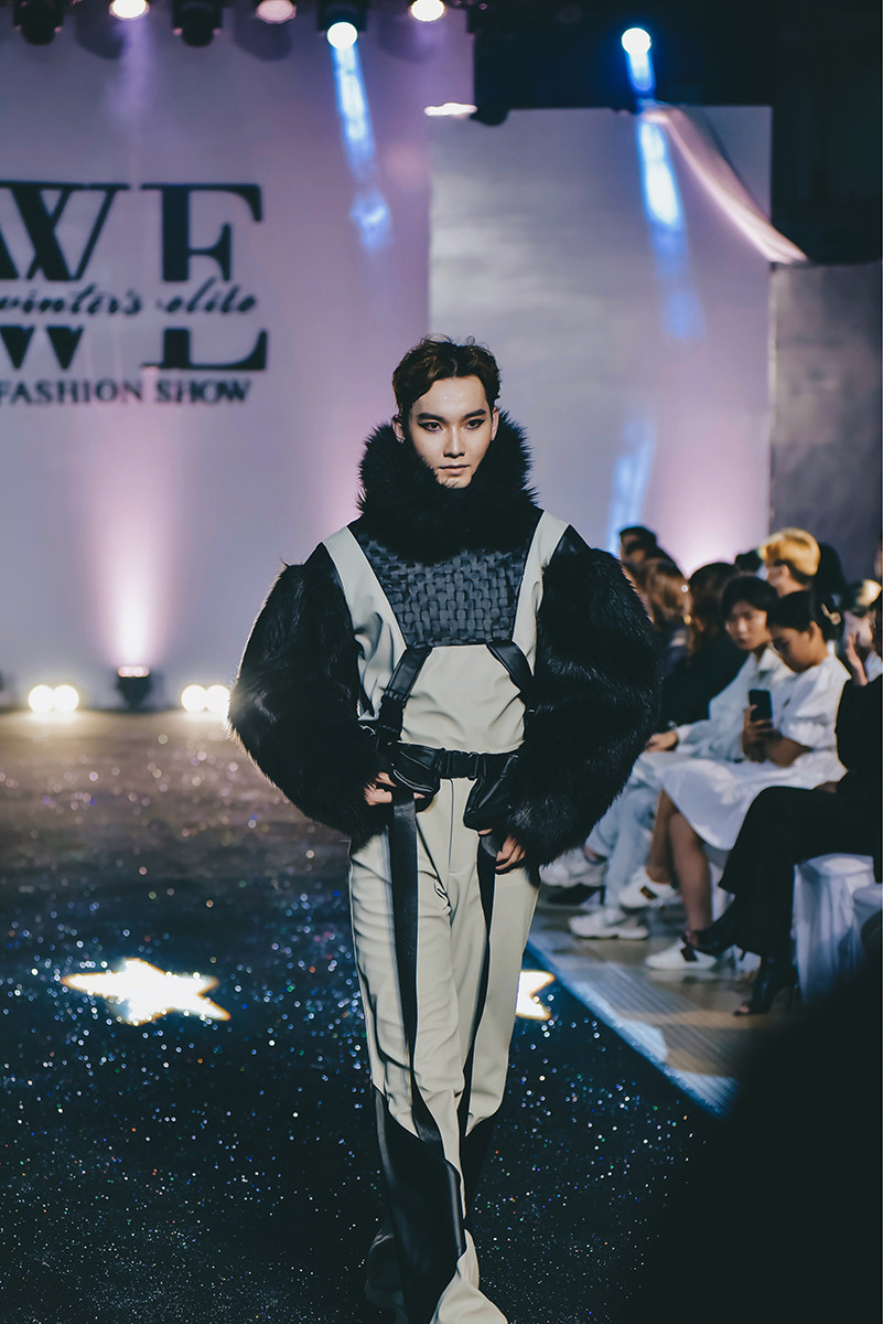 Chiều cao của Tài là 1m85 cùng số đo 93-75-97.