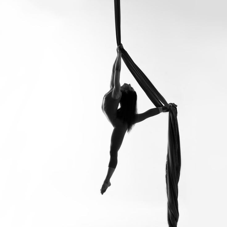 Các bộ môn nghệ thuật trên không như Aerial Silk, Aerial Hoop đang dần khẳng định vị thế là những hình thức vận động độc đáo.