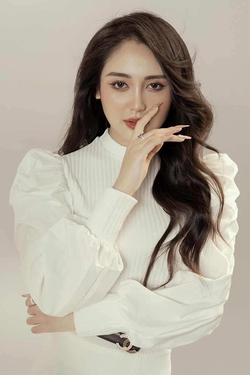 Hải Hà dành niềm đam mê lớn với lĩnh vực kinh doanh. Hải Hà dành niềm đam mê lớn với lĩnh vực kinh doanh.