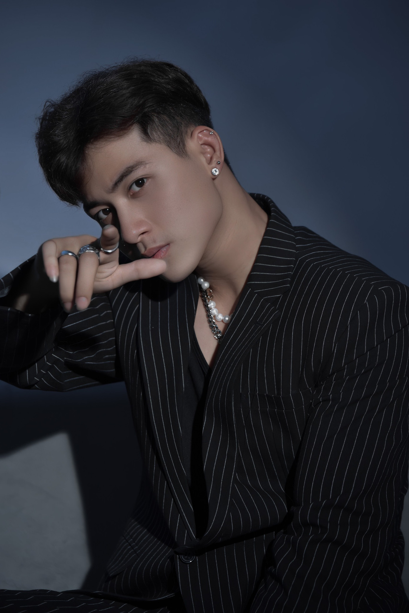 Chàng trai 2K dành niềm đam mê lớn với vẻ đẹp hình thể, thời trang và mẫu ảnh.