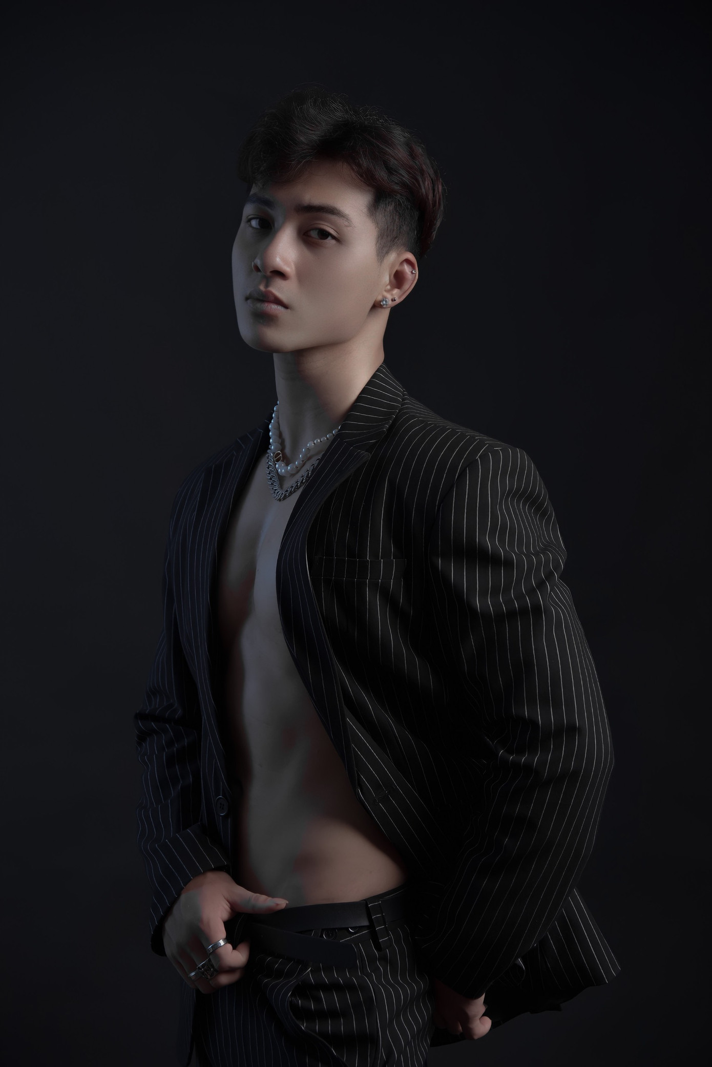 Luôn hướng đến nét đẹp hài hoà giữa khuôn mặt và hình thể, Quang Huy bắt đầu tập gym đến nay được hơn 5 năm.