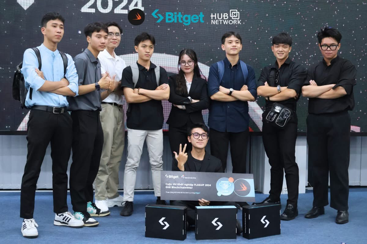 Không chỉ dừng lại ở việc học tập và tham gia các hoạt động ngoại khóa, Hồng Ánh còn tích cực tham gia vào lĩnh vực khởi nghiệp. Không chỉ dừng lại ở việc học tập và tham gia các hoạt động ngoại khóa, Hồng Ánh còn tích cực tham gia vào lĩnh vực khởi nghiệp.