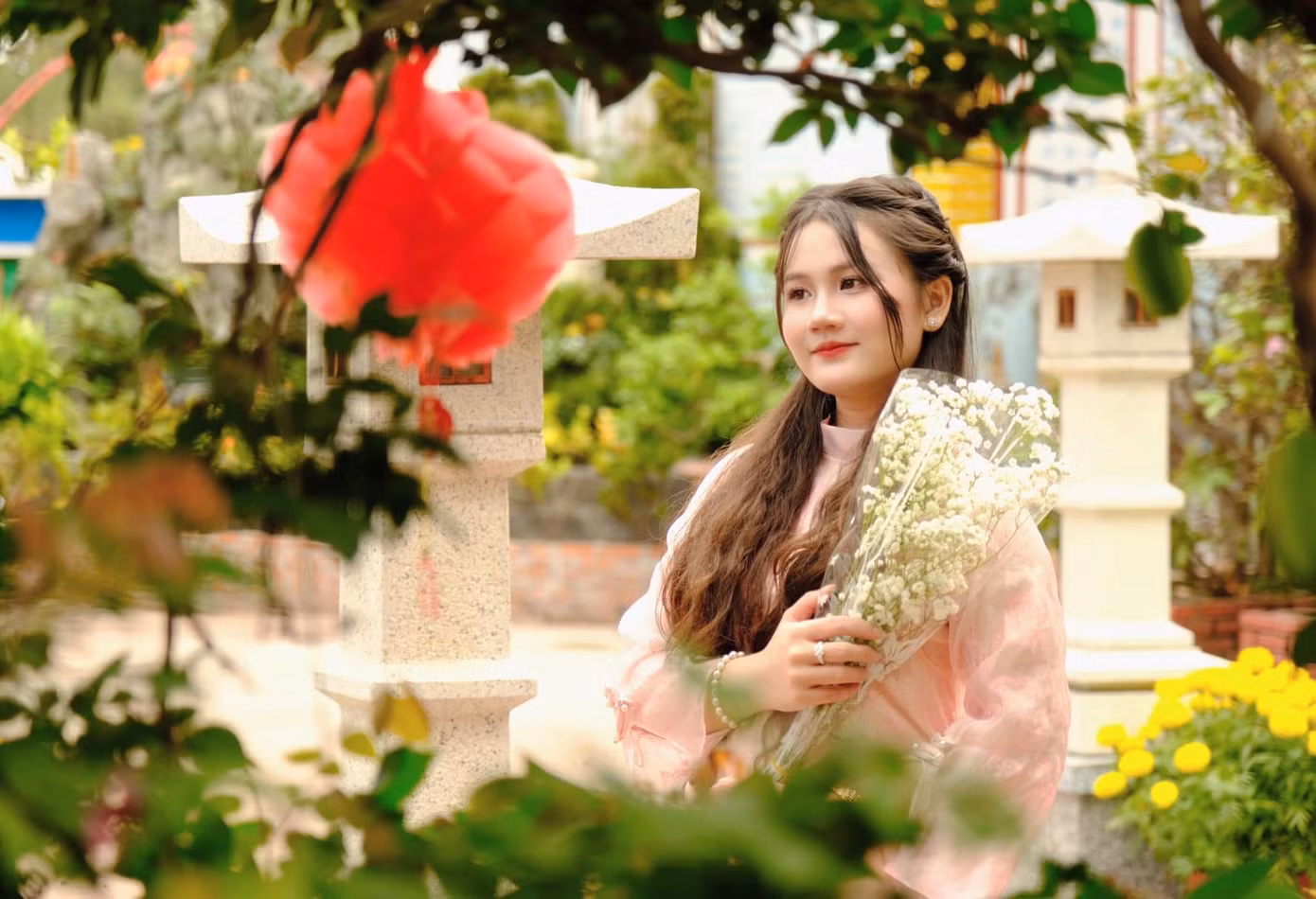 Trong suốt thời gian học đại học, Hồng Ánh không ngừng tìm cách kết hợp kiến thức kinh tế với đam mê social media.