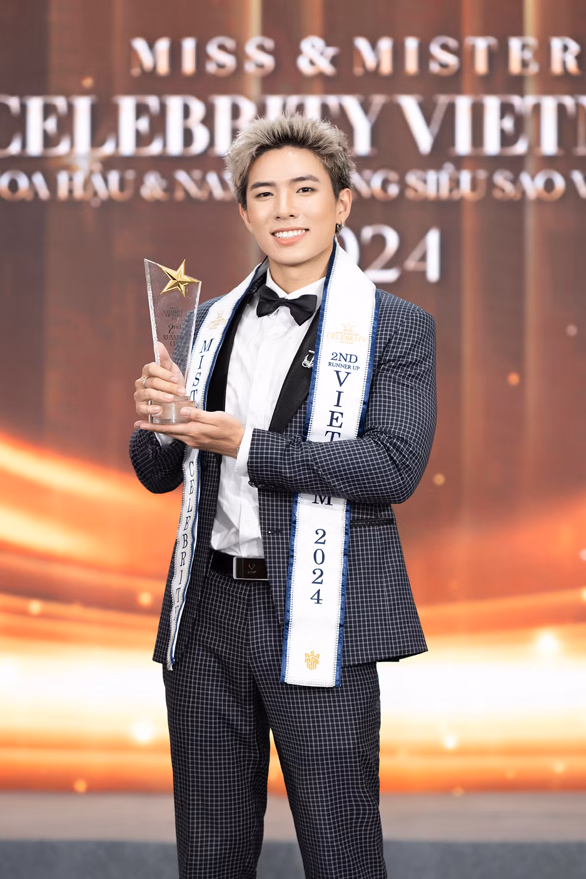 Trở thành Á vương 2 cuộc thi Miss & Mister Celebrity Vietnam 2024 là một dấu mốc quan trọng, vô cùng lớn trong sự nghiệp nghệ thuật của Đức Duy. Trở thành Á vương 2 cuộc thi Miss & Mister Celebrity Vietnam 2024 là một dấu mốc quan trọng, vô cùng lớn trong sự nghiệp nghệ thuật của Đức Duy.