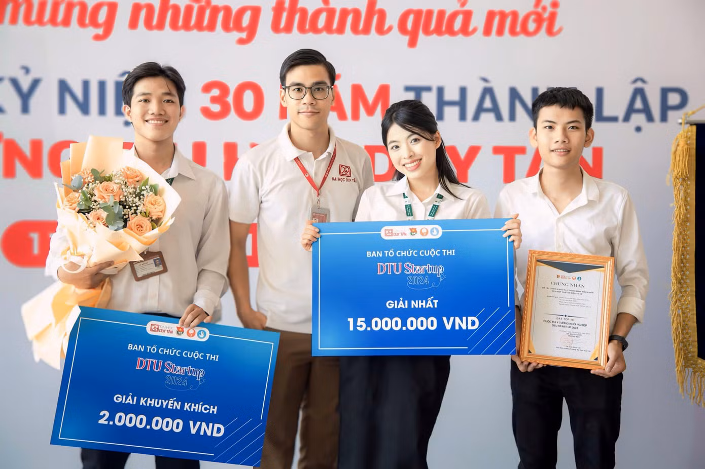 Khánh Vân đoạt Giải Nhất cuộc thi DTU Startup 2024.