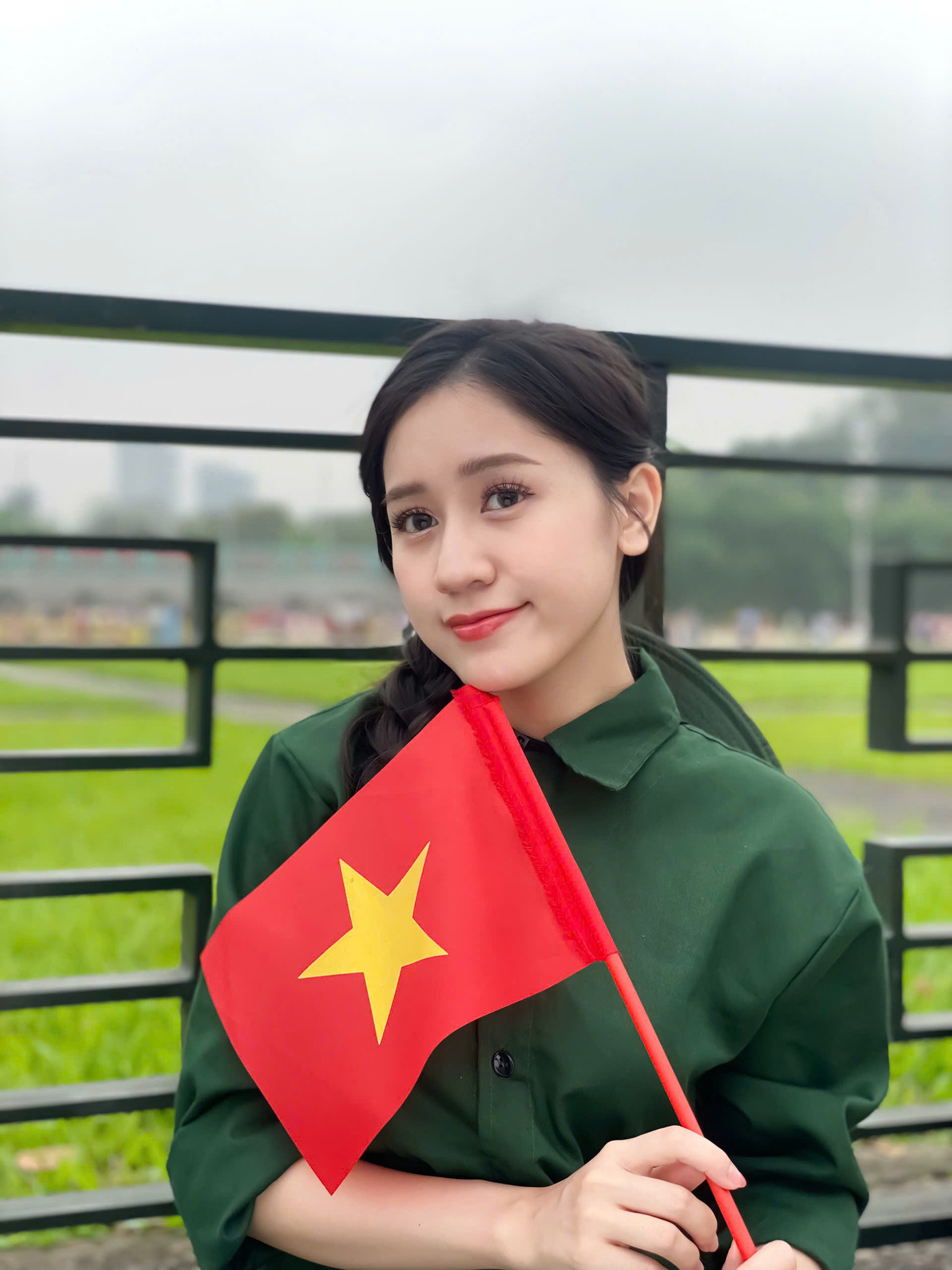 Bùi Thanh Hà (sinh năm 2003) sinh viên năm cuối tại Học viện Ngân hàng. Bùi Thanh Hà (sinh năm 2003) sinh viên năm cuối tại Học viện Ngân hàng.