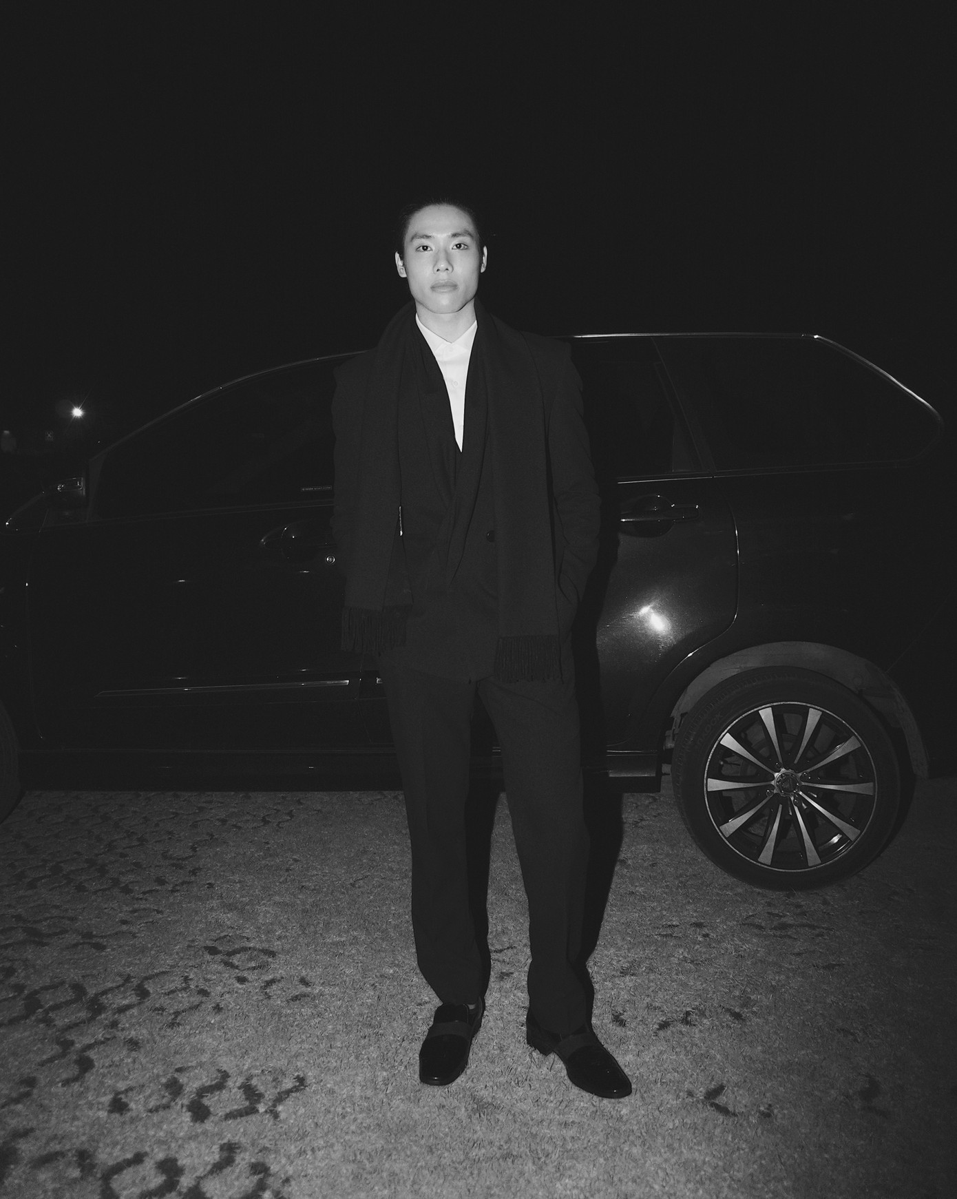 Đây cũng có thể nói là một cột mốc rất lớn trong sự nghiệp làm nghề của Huang Long để có thể cùng đưa làm đẹp và thời trang song hành với nhau, truyền tải theo một cách thuần tuý nhất.