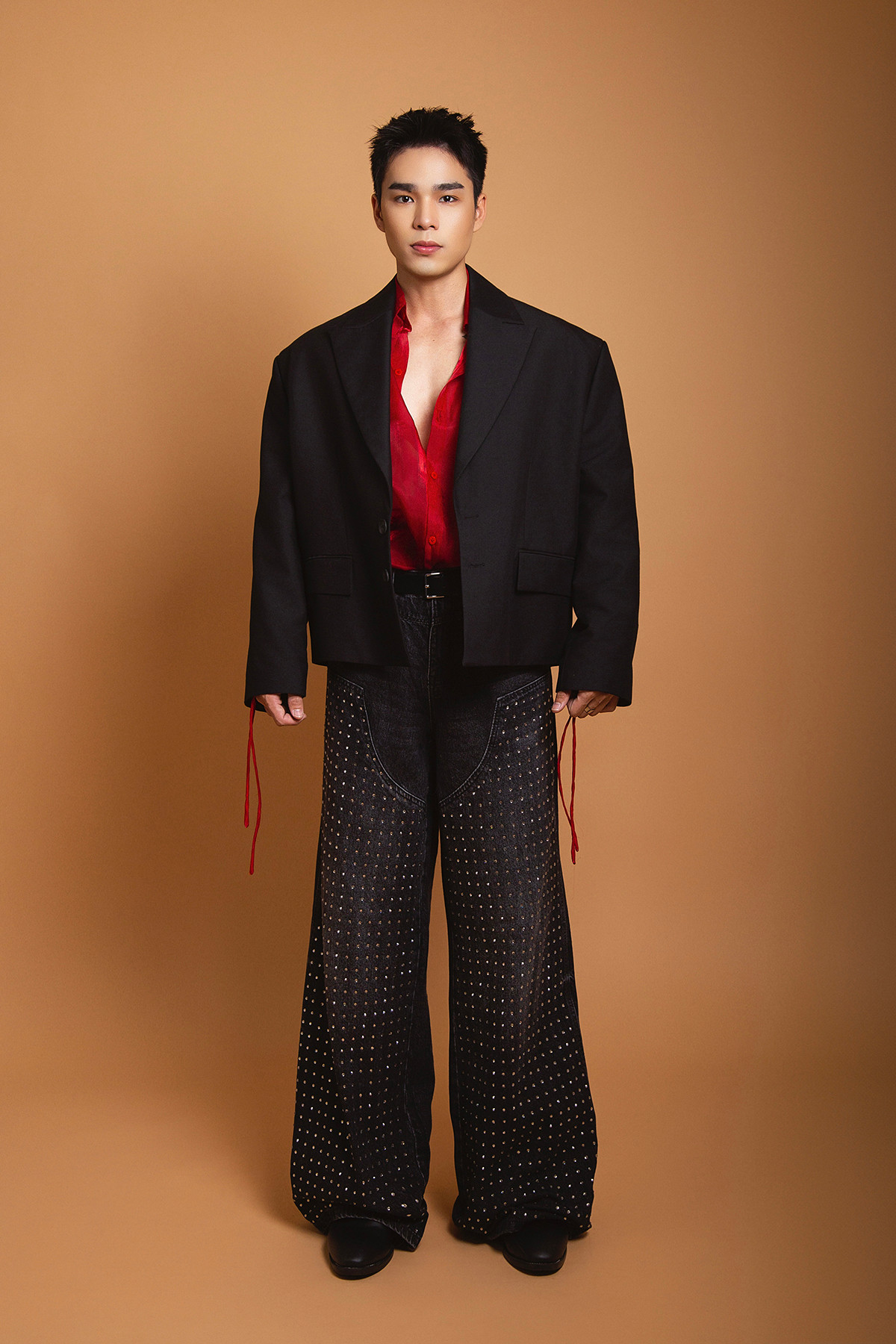 Bên cạnh việc học tập, Nguyên còn là người mẫu ảnh tự do, vũ công và diễn viên TVC.