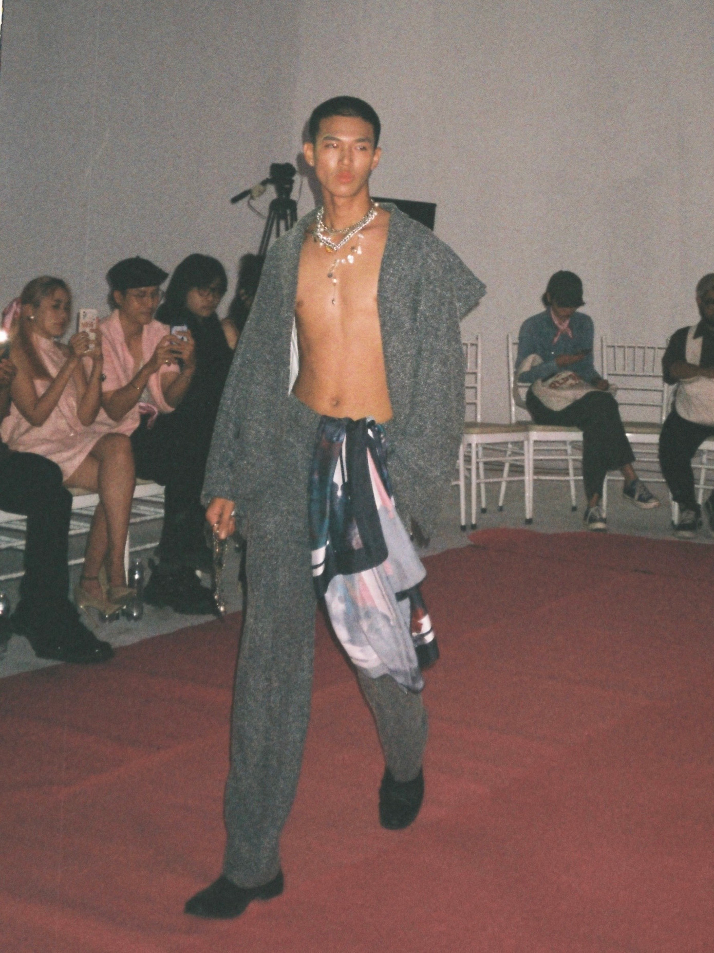 Do hoàn cảnh gia đình, cùng nhiều yếu tố khó khăn, Ben Nguyễn chỉ học hết năm lớp 6, sau đó nghỉ học và đi làm. Do hoàn cảnh gia đình, cùng nhiều yếu tố khó khăn, Ben Nguyễn chỉ học hết năm lớp 6, sau đó nghỉ học và đi làm.