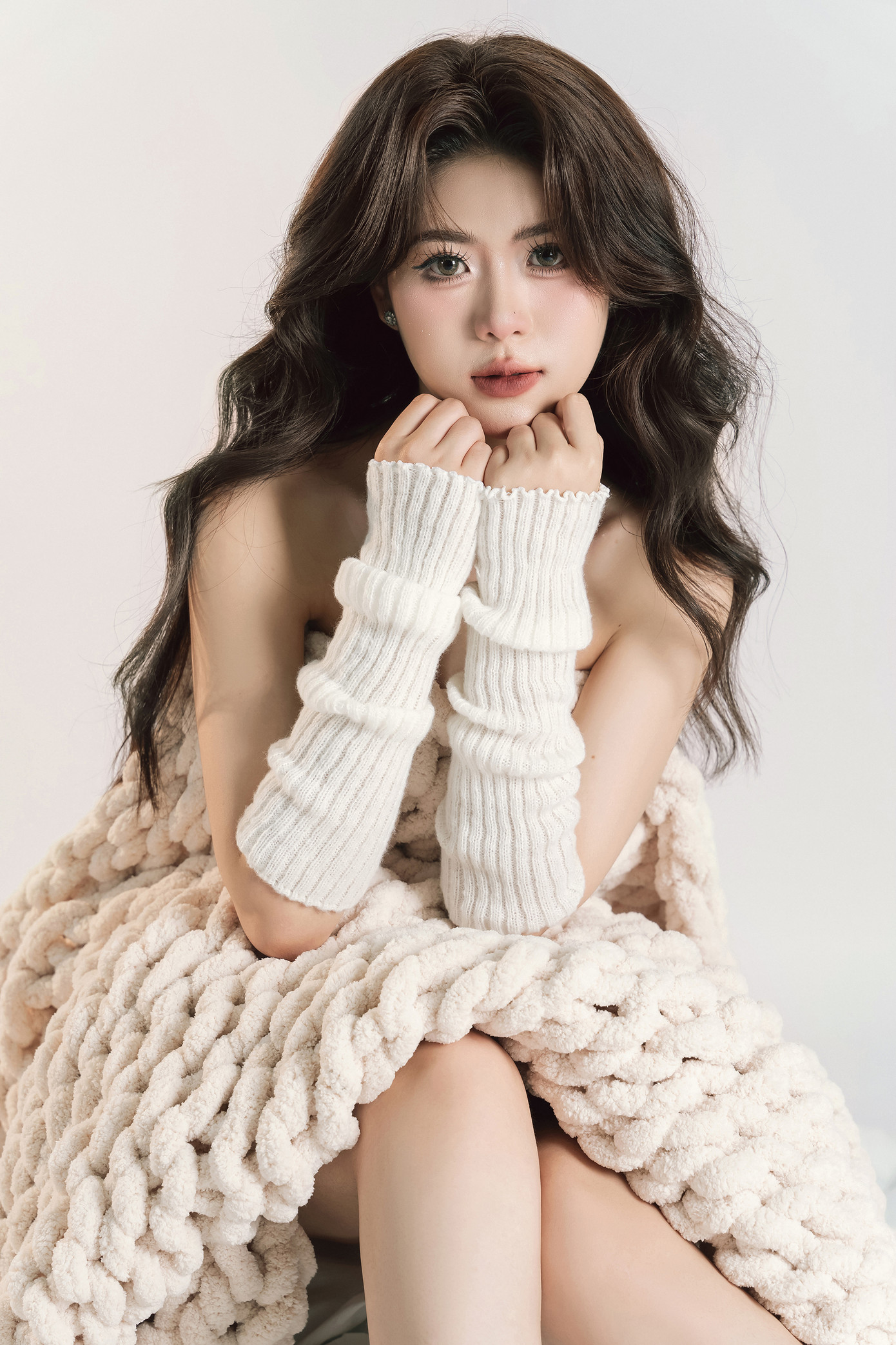 Yến Nhi khuyến khích mọi người hãy không ngừng cố gắng khi còn trẻ. Yến Nhi khuyến khích mọi người hãy không ngừng cố gắng khi còn trẻ.