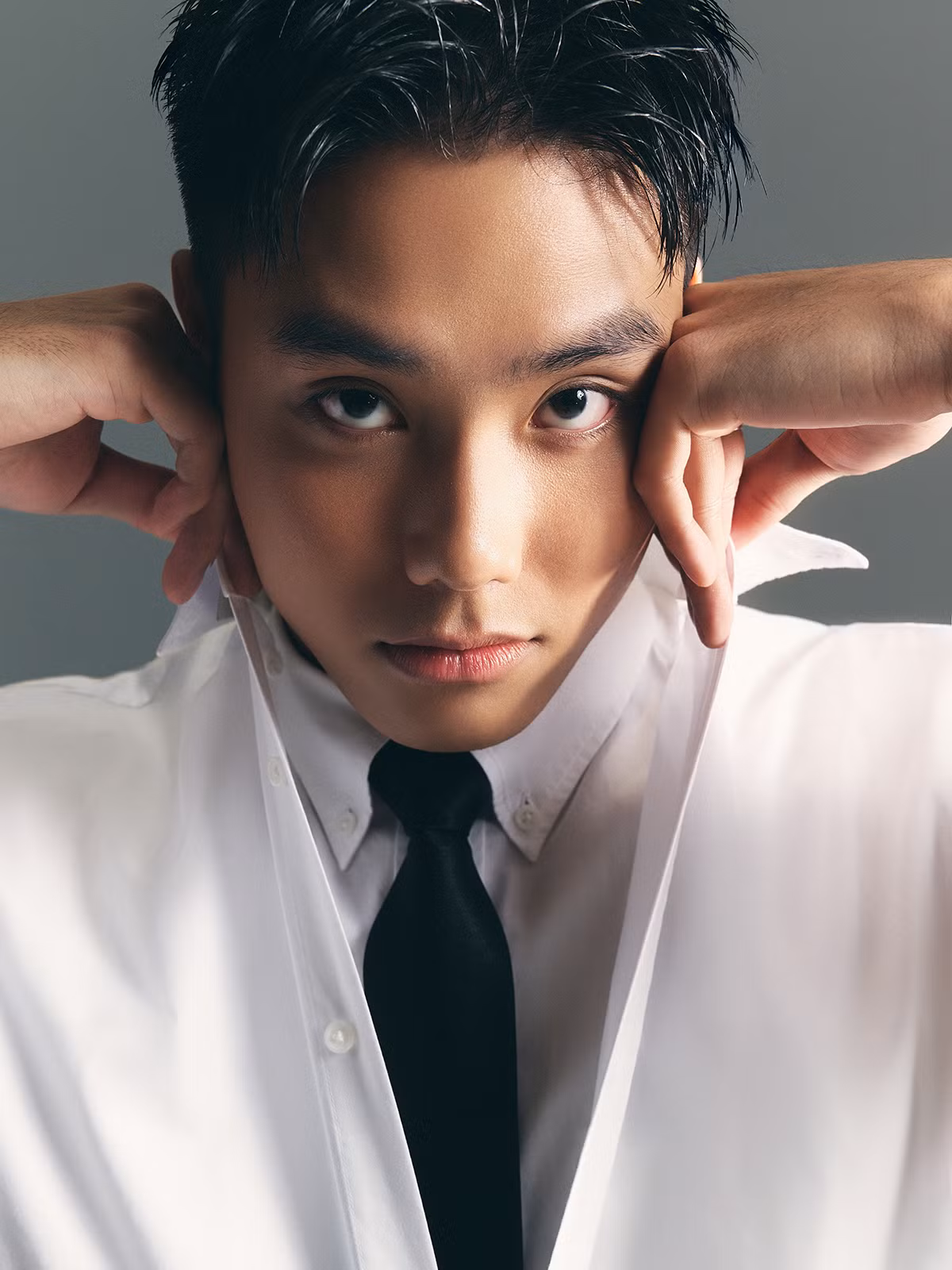 Huang Long (sinh năm 2001) được biết đến là Talent/Influencer (người có tầm ảnh hưởng) trên các nền tảng mạng xã hội.
