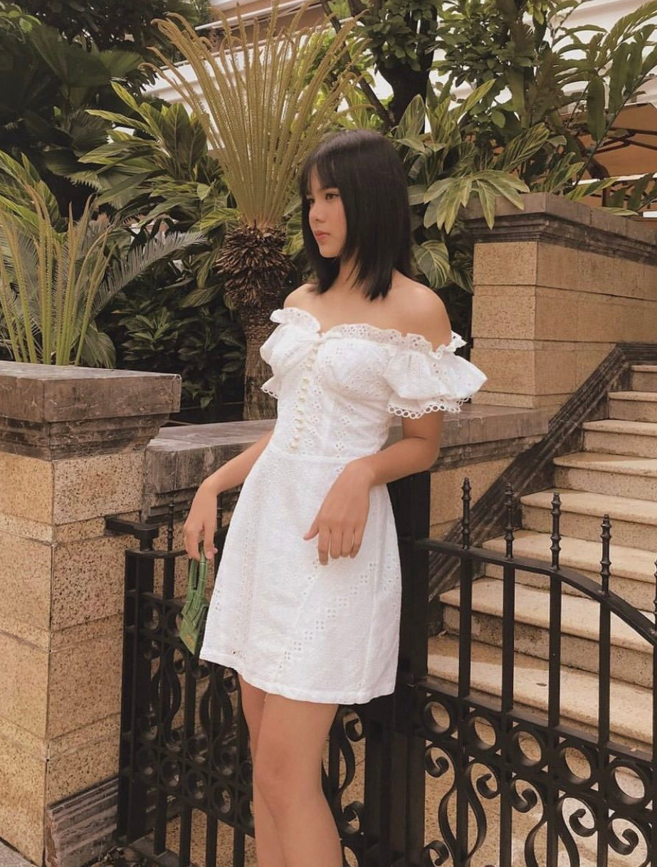 Hương Giang hướng đến vẻ đẹp tỏa sáng từ tâm hồn, trao yêu thương, tích cực yêu thương và xây dựng một thế giới hạnh phúc.