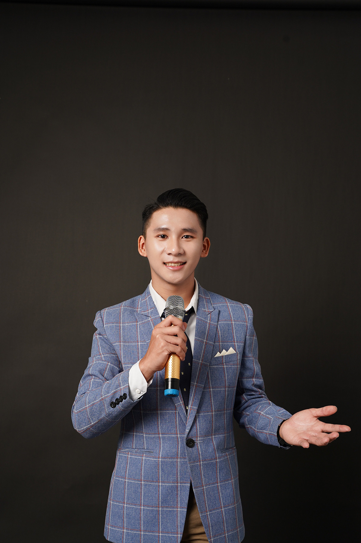 Tất Liêm bước ngoặt đến với hành trình chinh phục “nghề nói” khi gặp được người thầy của mình. Tất Liêm bước ngoặt đến với hành trình chinh phục “nghề nói” khi gặp được người thầy của mình.