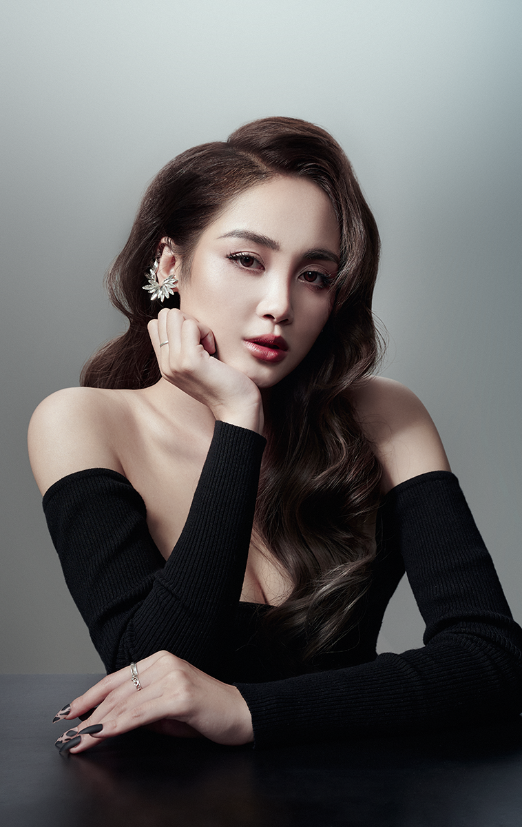 Hải Hà (sinh năm 2000) đang là sinh viên của trường Đại học Kinh tế Quốc dân. Hải Hà (sinh năm 2000) đang là sinh viên của trường Đại học Kinh tế Quốc dân.