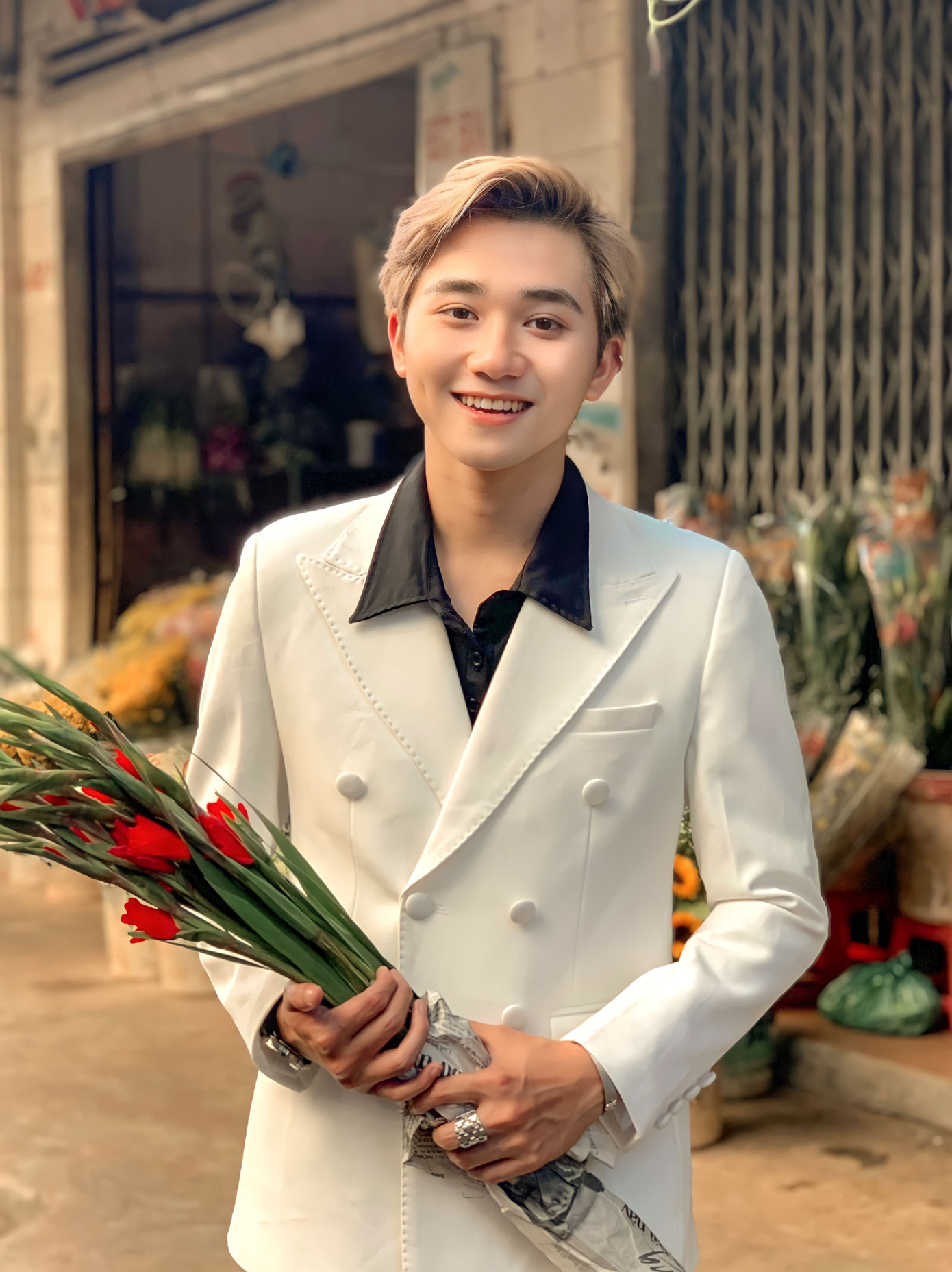 Nguyễn Đức Tài (sinh năm 2001) đang là người mẫu ảnh, Reviewer và KOL tự do. Nguyễn Đức Tài (sinh năm 2001) đang là người mẫu ảnh, Reviewer và KOL tự do.