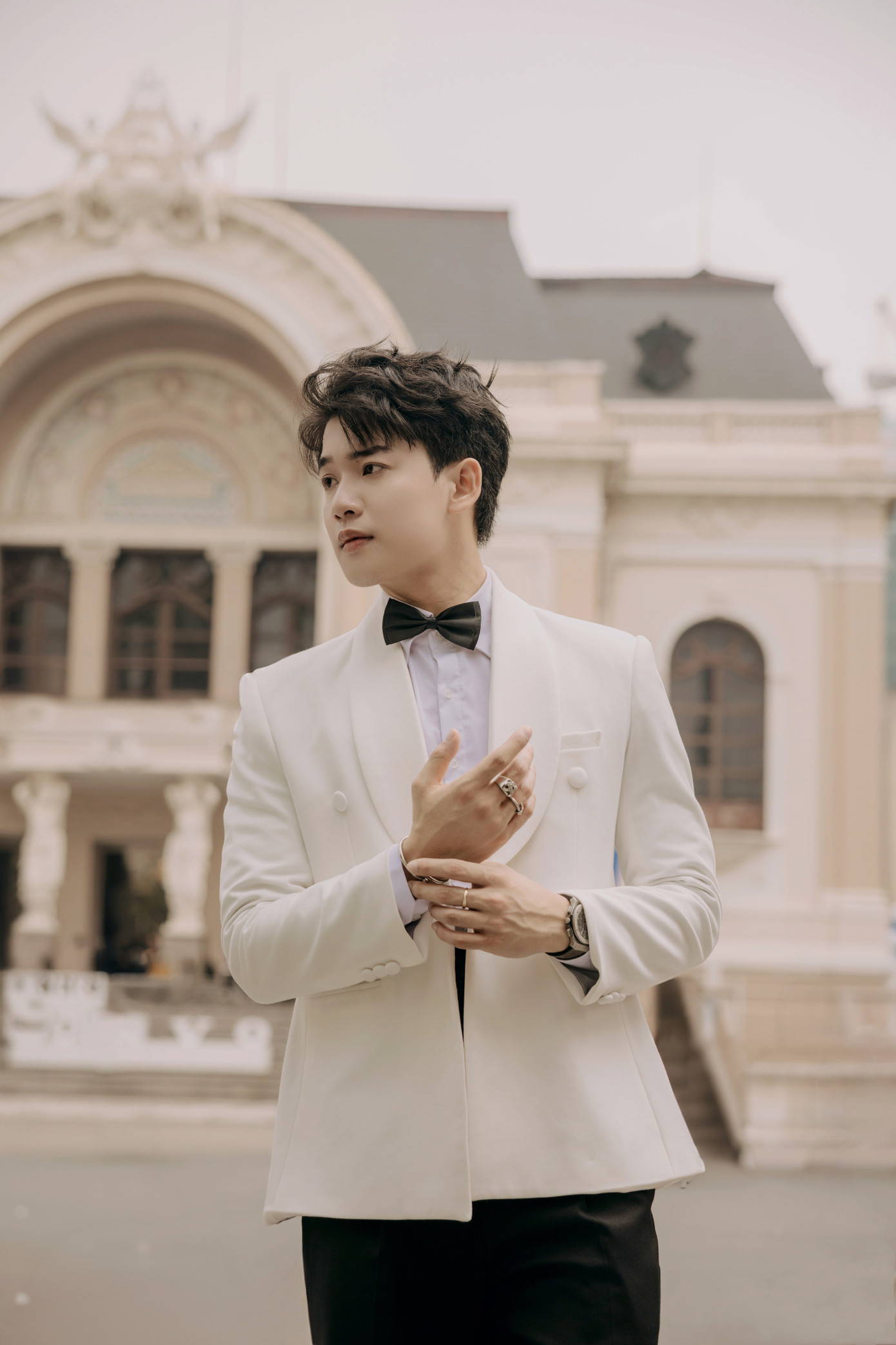 Lê Văn Minh Thắng đang là người mẫu ảnh, KOL, diễn viên tự do và là nhà sáng tạo live trên Tiktok.