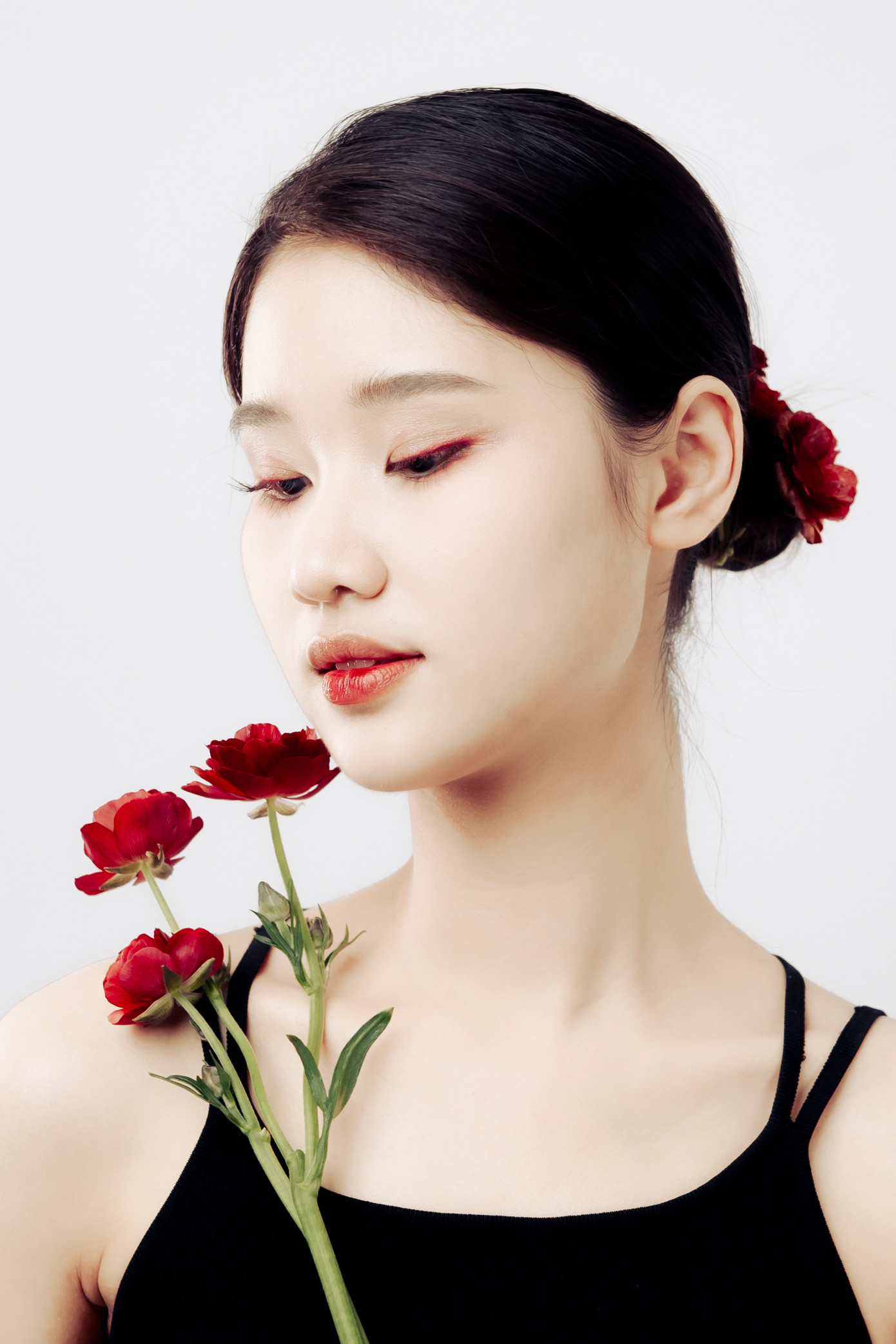 Trên hành trình của cuộc đời, Mai Phương luôn mơ ước một ngày nào đó có thể tỏa sáng, không chỉ bằng nghề nghiệp hay trí tuệ, mà còn là cả trái tim và tâm hồn. Trên hành trình của cuộc đời, Mai Phương luôn mơ ước một ngày nào đó có thể tỏa sáng, không chỉ bằng nghề nghiệp hay trí tuệ, mà còn là cả trái tim và tâm hồn.