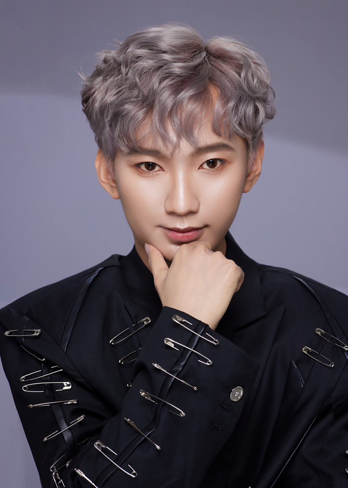 Lê Hữu Nhân tốt nghiệp ngành Thiết kế thời trang của trường Đại học Tôn Đức Thắng. Lê Hữu Nhân tốt nghiệp ngành Thiết kế thời trang của trường Đại học Tôn Đức Thắng.