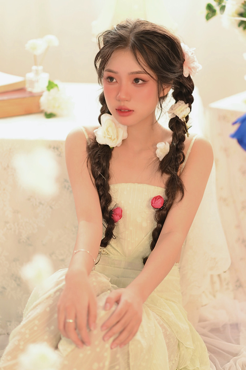 Bắt đầu trải nghiệm làm việc từ khi còn ngồi trên ghế nhà trường, công việc hiện tại đã giúp Khánh Ly học hỏi, rèn luyện được nhiều đức tính.