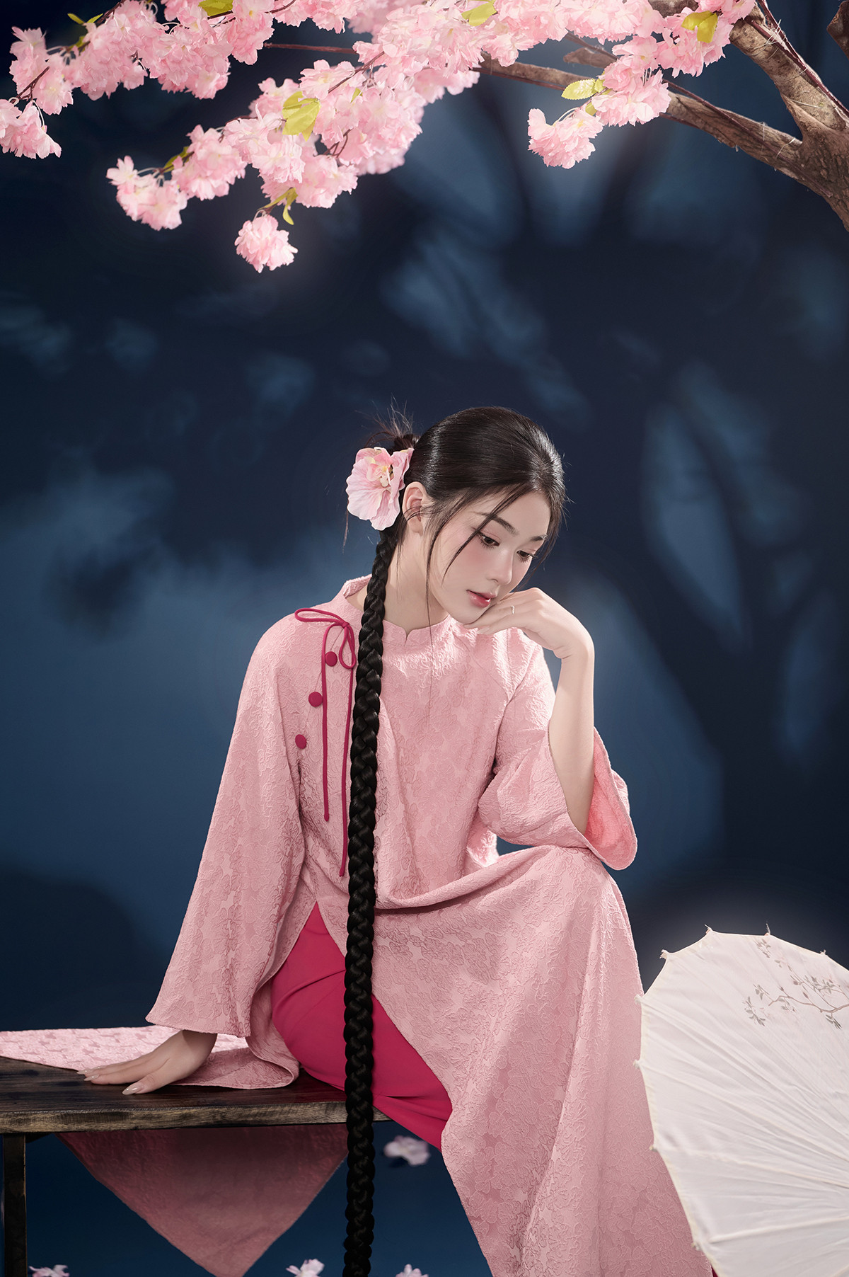 Niềm đam mê cháy bỏng này đã thôi thúc Mai Hương bước chân vào con đường người mẫu ảnh tự do, dù rất khó khăn.