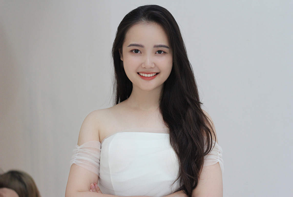 Duyên luôn ấp ủ ước mơ có thể làm được điều gì đó ý nghĩa, để không lãng phí những năm tháng thanh xuân tươi đẹp nhất. Duyên luôn ấp ủ ước mơ có thể làm được điều gì đó ý nghĩa, để không lãng phí những năm tháng thanh xuân tươi đẹp nhất.