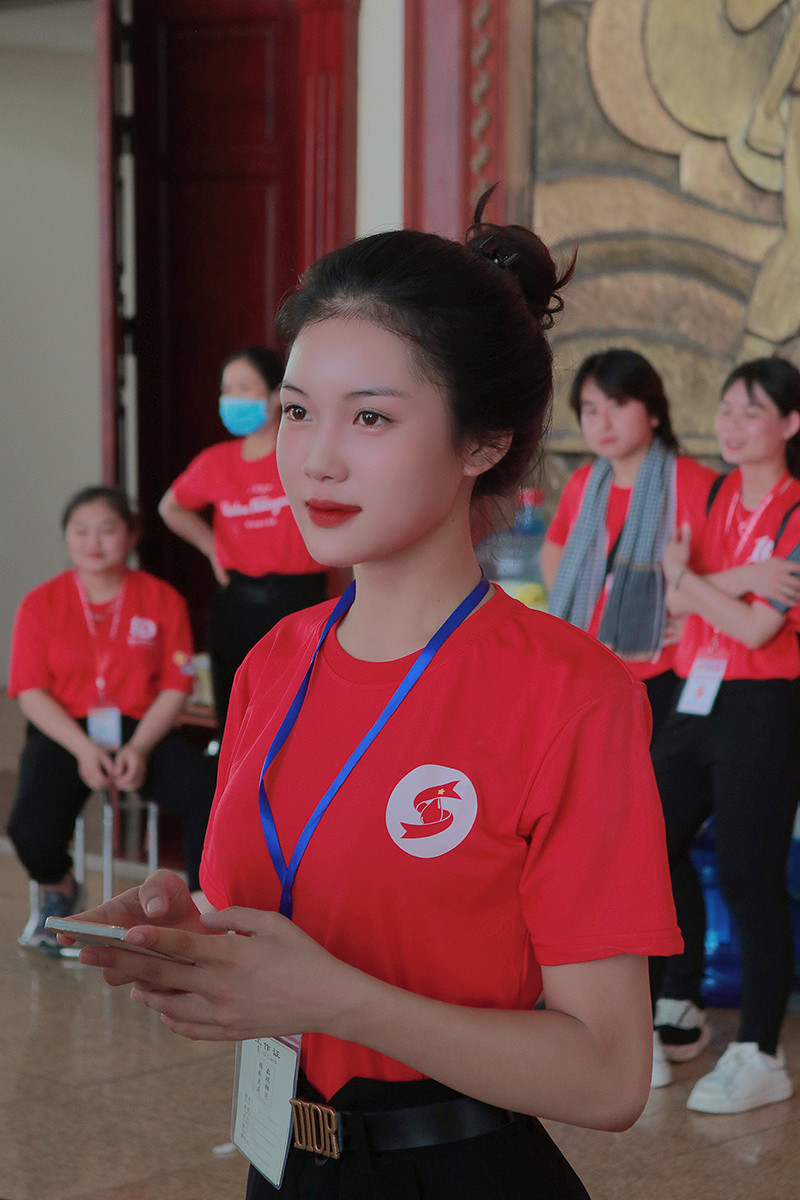 Với sở thích, đam mê chụp ảnh và tham gia các hoạt động tình nguyện, Thùy Linh mong muốn có thể được giúp ích cho cộng đồng và xã hội nhiều hơn nữa.