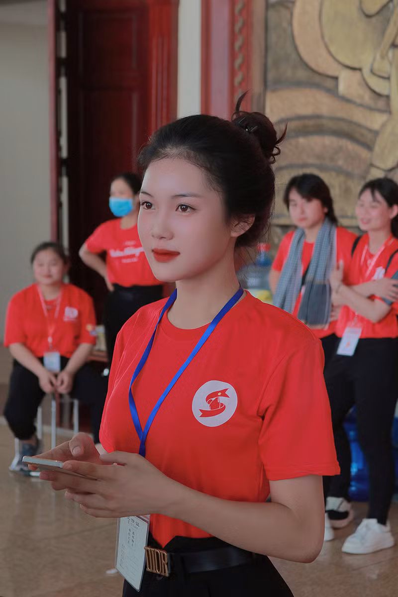 Với sở thích, đam mê chụp ảnh và tham gia các hoạt động tình nguyện, Thùy Linh mong muốn có thể được giúp ích cho cộng đồng và xã hội nhiều hơn nữa.