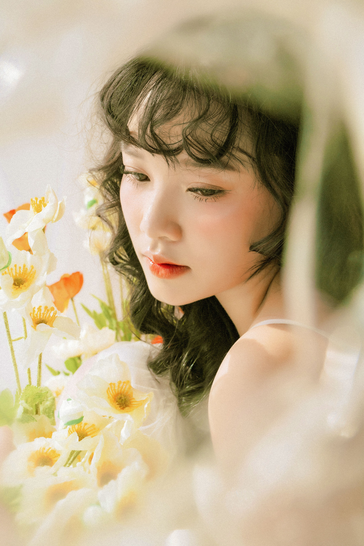 Phạm Huyền Nhi (sinh năm 2006) là thủ khoa đầu vào chuyên ngành Diễn viên kịch, điện ảnh – truyền hình của trường Đại học Sân khấu - Điện ảnh Hà Nội.