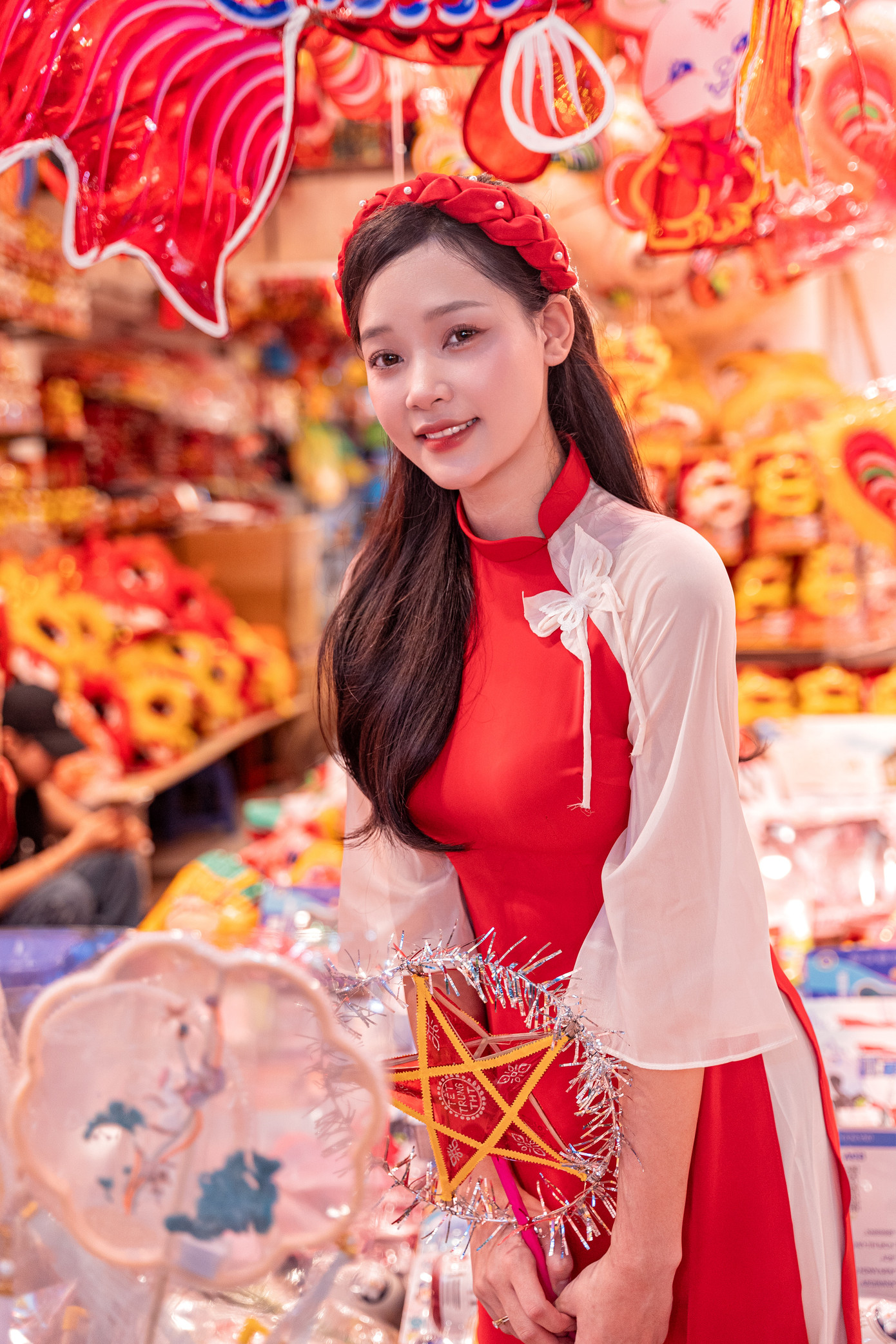 Đối với Huyền Nhi, ngành diễn viên là một lĩnh vực đầy thách thức nhưng cũng rất thú vị.