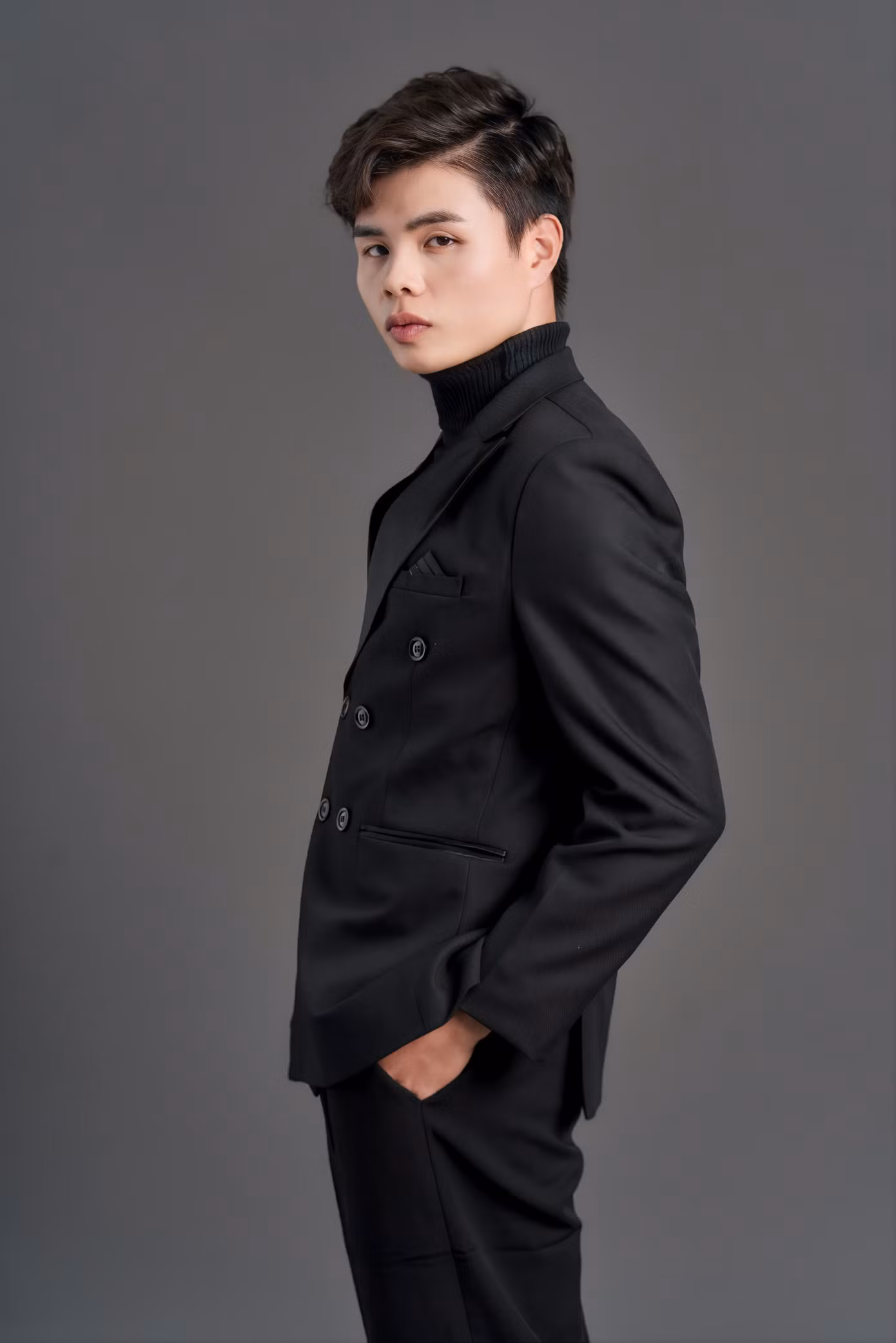 Từng chấp nhận sử dụng hoocmon kích thích tăng chiều cao để thay đổi ngoại hình, theo đuổi ước mơ, Ricmin Hoàng đã phải nhận về những hậu quả, có được bài học đắt giá cho riêng mình.
