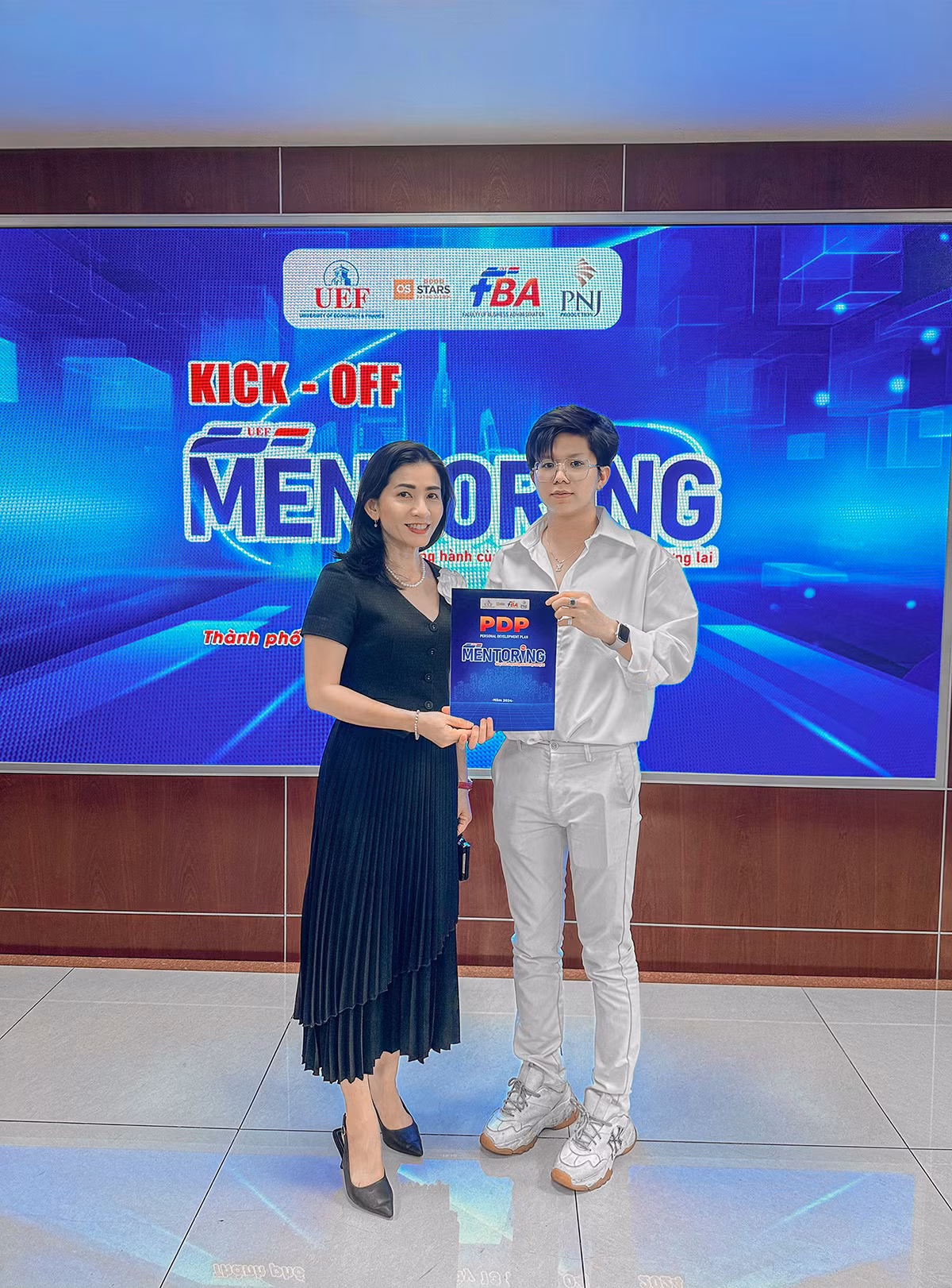 Thế Vân vừa duy trì điểm trung bình (GPA) 3.2 mỗi kỳ, vừa đạt được nhiều thành công trong các phong trào sinh viên, trở thành diễn giả của nhiều chương trình.