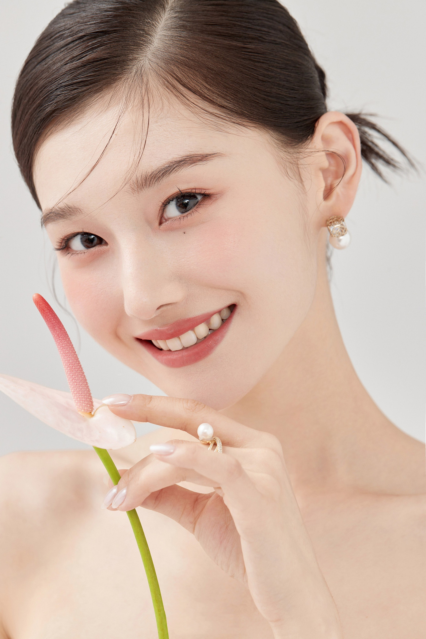 Nguyễn Trần Kỳ Duyên (sinh năm 1999) đang là một người mẫu ảnh, diễn viên MV ca nhạc.