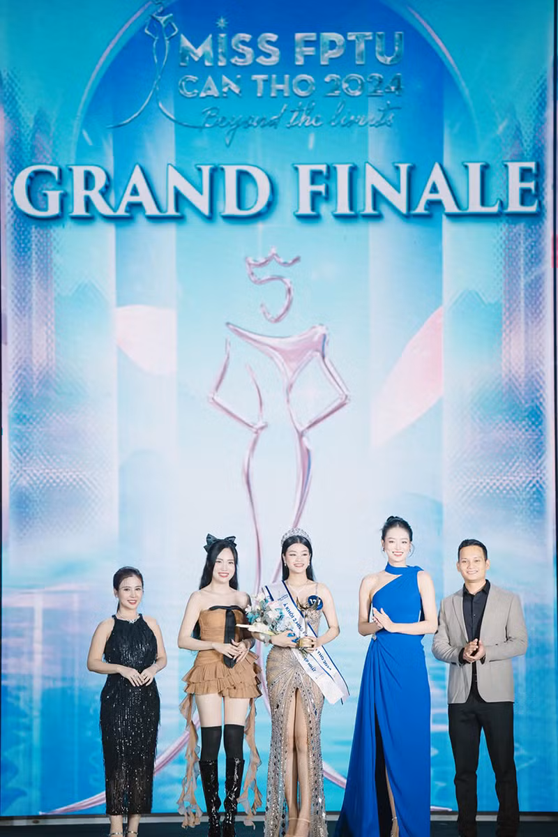 Cuộc thi Miss FPTU Cần Thơ 2024 đã trở thành một dấu mốc quan trọng trong hành trình theo đuổi đam mê nghệ thuật của Phương Anh. Cuộc thi Miss FPTU Cần Thơ 2024 đã trở thành một dấu mốc quan trọng trong hành trình theo đuổi đam mê nghệ thuật của Phương Anh.