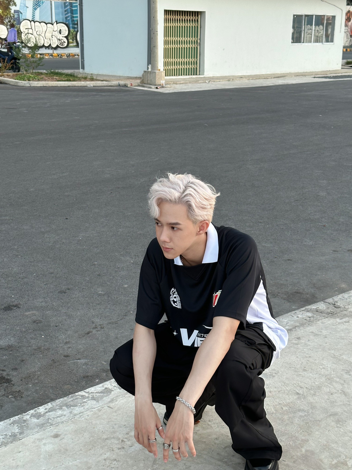 Với gương mặt sáng, bắt sân khấu, cùng tài năng Minh Hoàng đã dành được rất nhiều lời khen, sự yêu thương của mọi người cả trong công việc hay trong chương trình. Với gương mặt sáng, bắt sân khấu, cùng tài năng Minh Hoàng đã dành được rất nhiều lời khen, sự yêu thương của mọi người cả trong công việc hay trong chương trình.